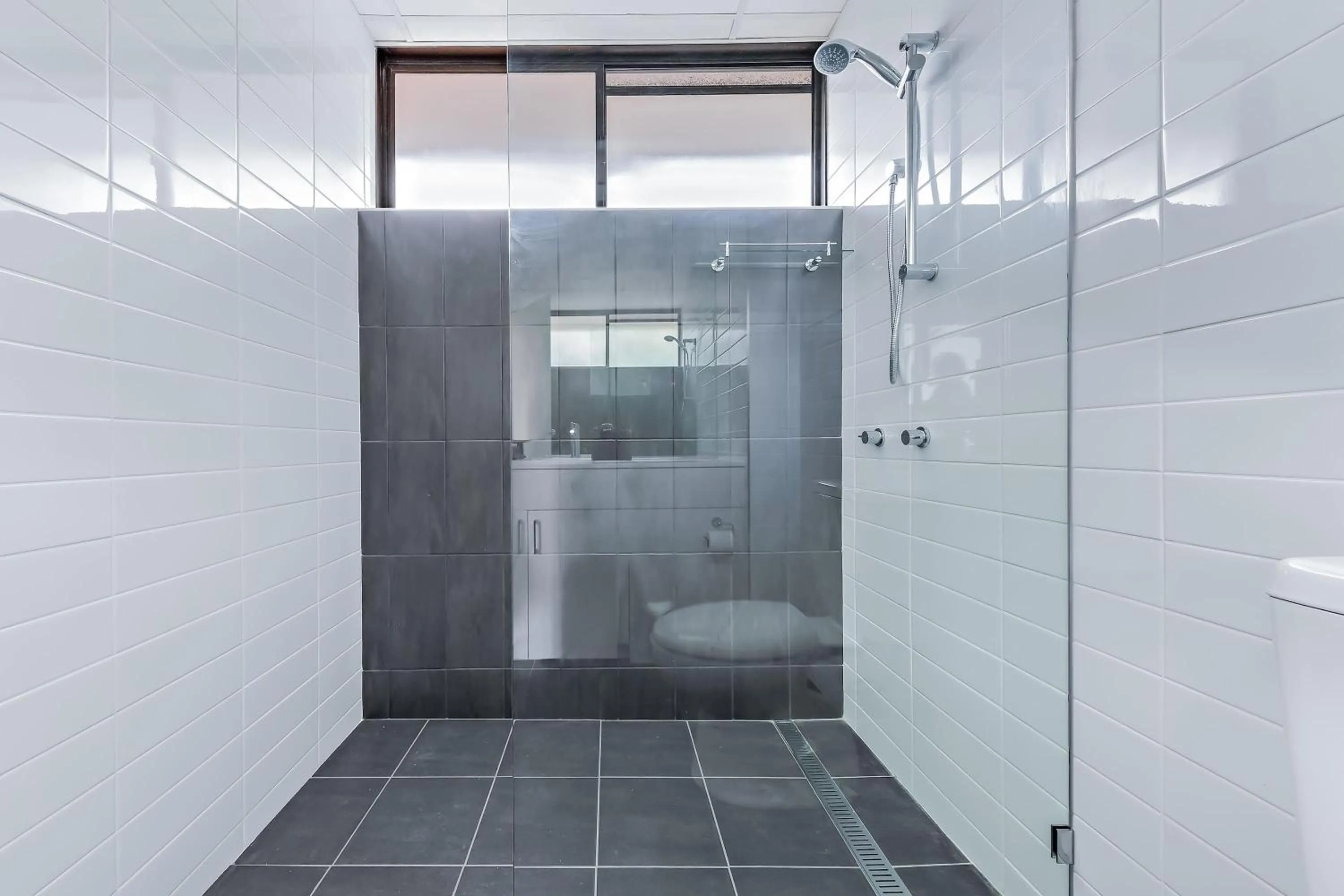 Shower in Central Ocean View Studio 27a KIDS STAY FREE
