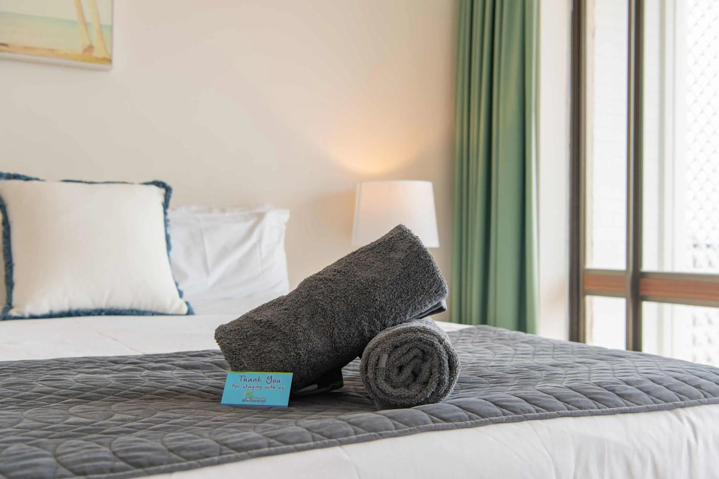 Bed in Central Ocean View Studio 27a KIDS STAY FREE