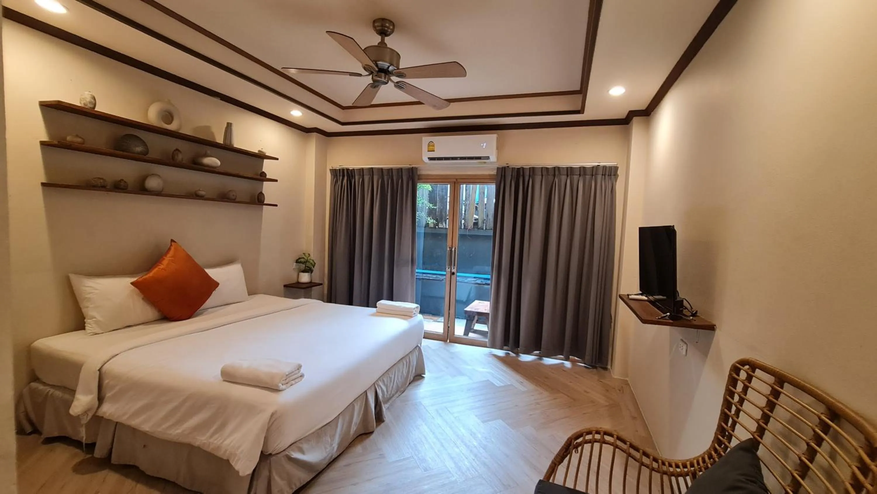 Photo of the whole room, Bed in Sunrise Resort- Koh Phangan - SHA Extra Plus