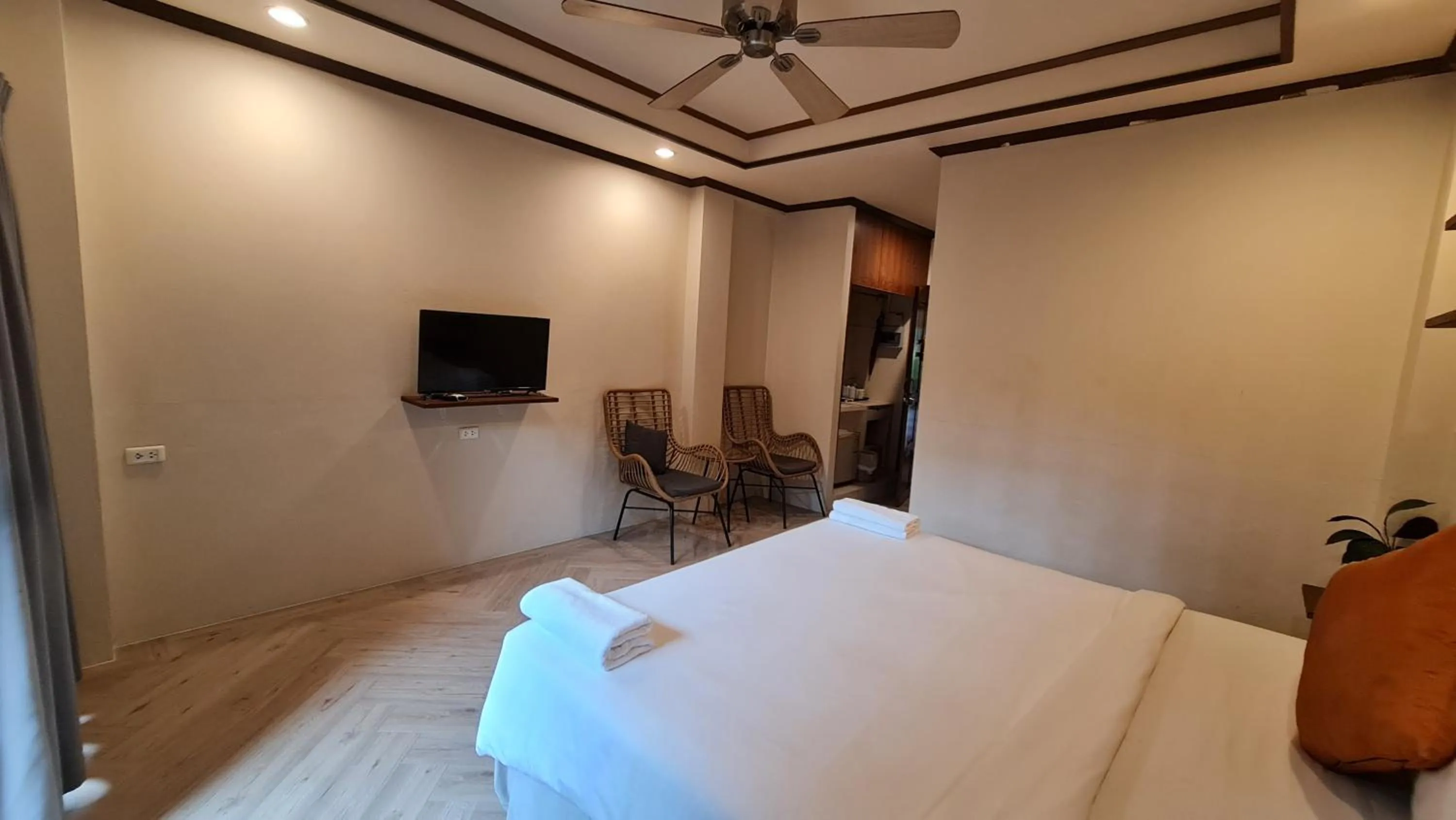 Photo of the whole room, Bed in Sunrise Resort- Koh Phangan - SHA Extra Plus