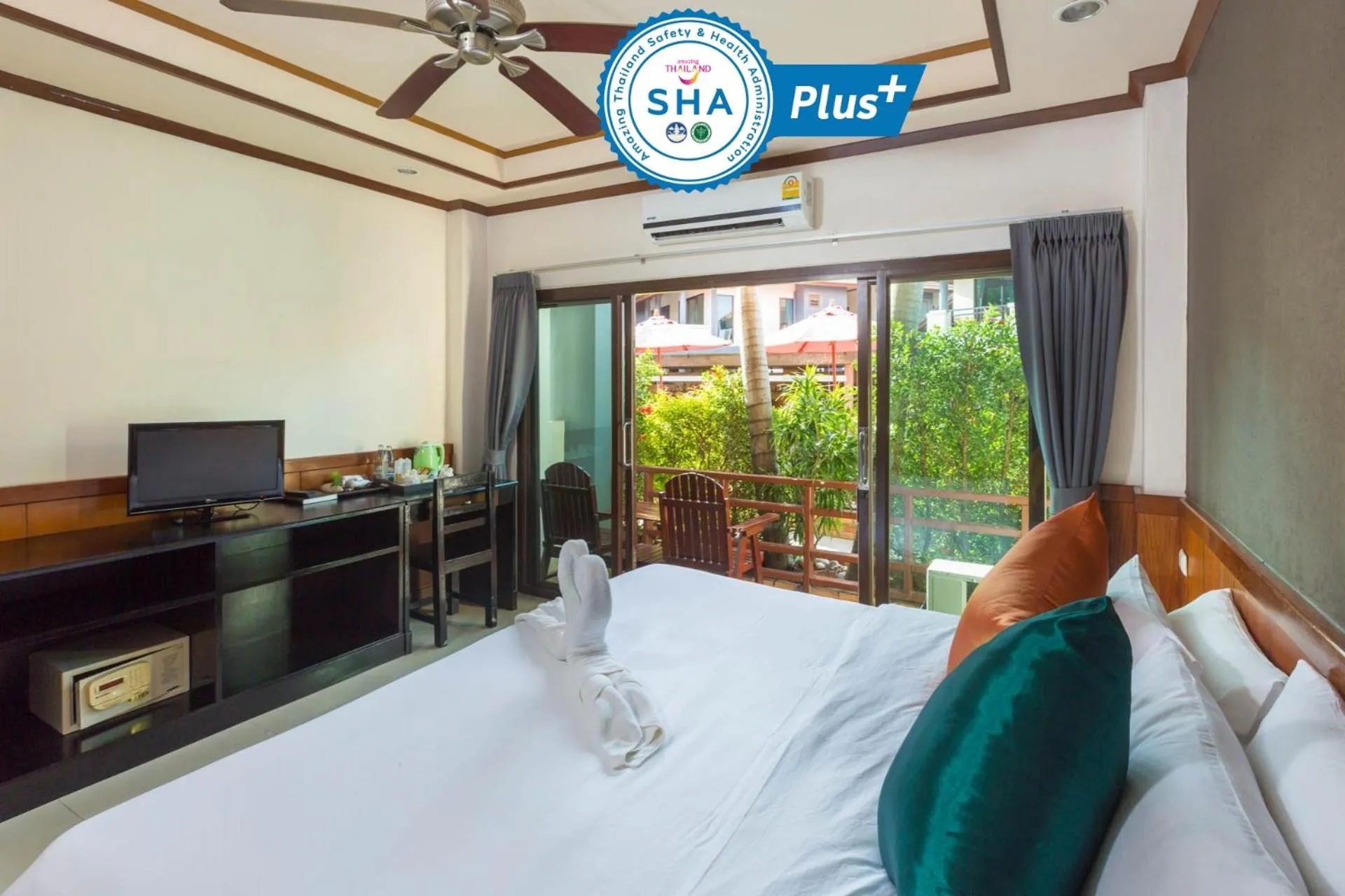 Photo of the whole room, Bed in Sunrise Resort- Koh Phangan - SHA Extra Plus