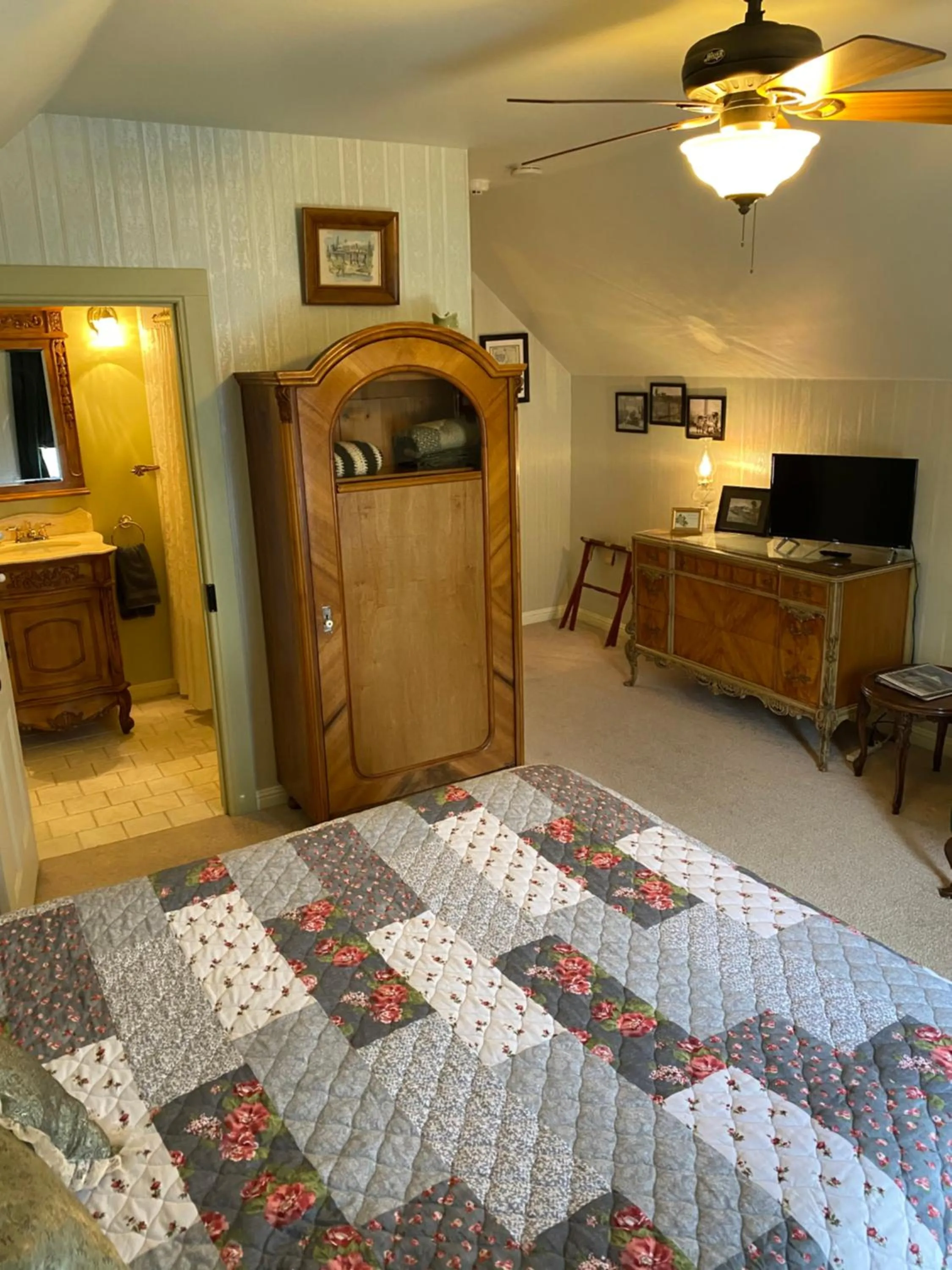 B Street House Inn