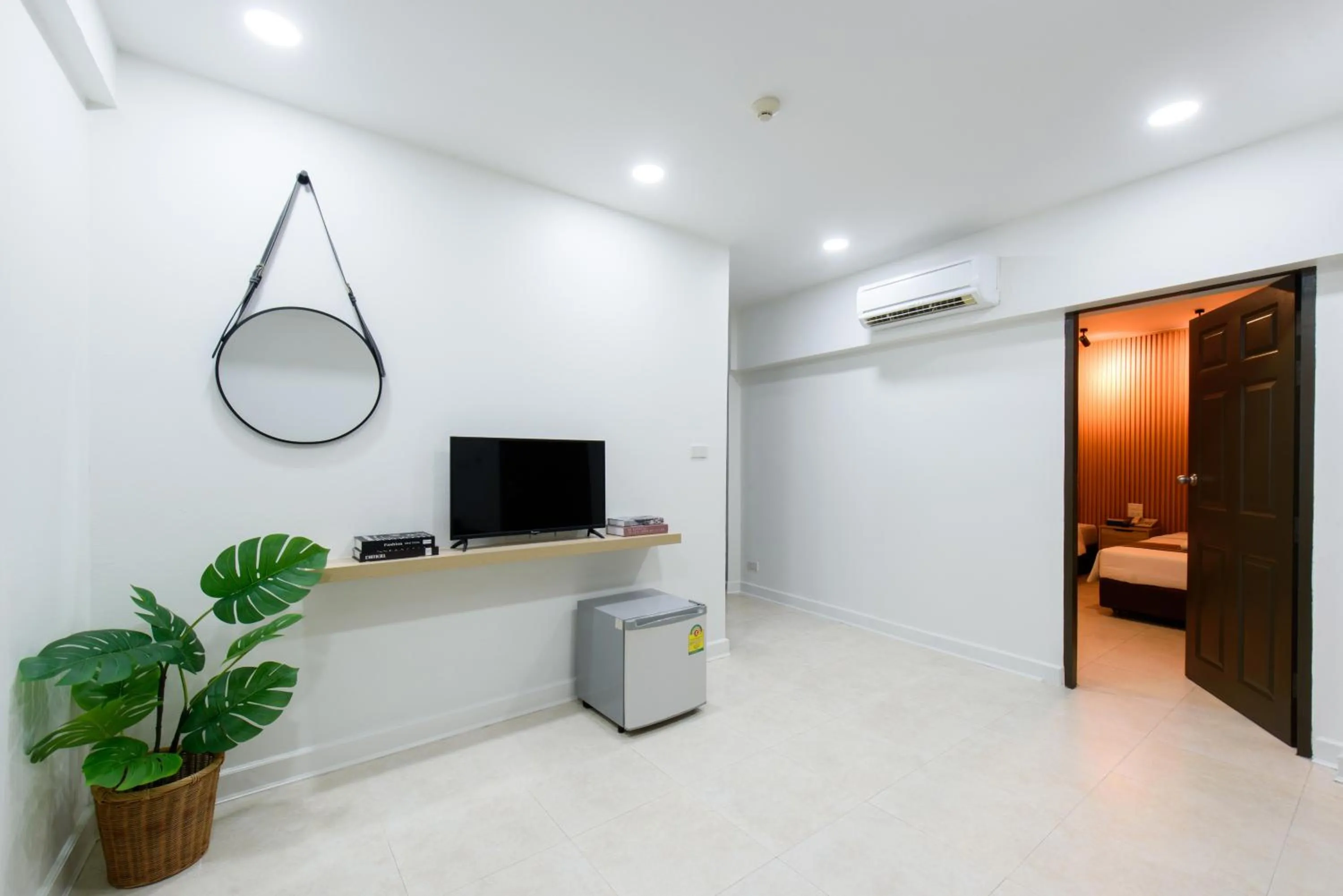 Living room, Bed in Grand Watergate Hotel