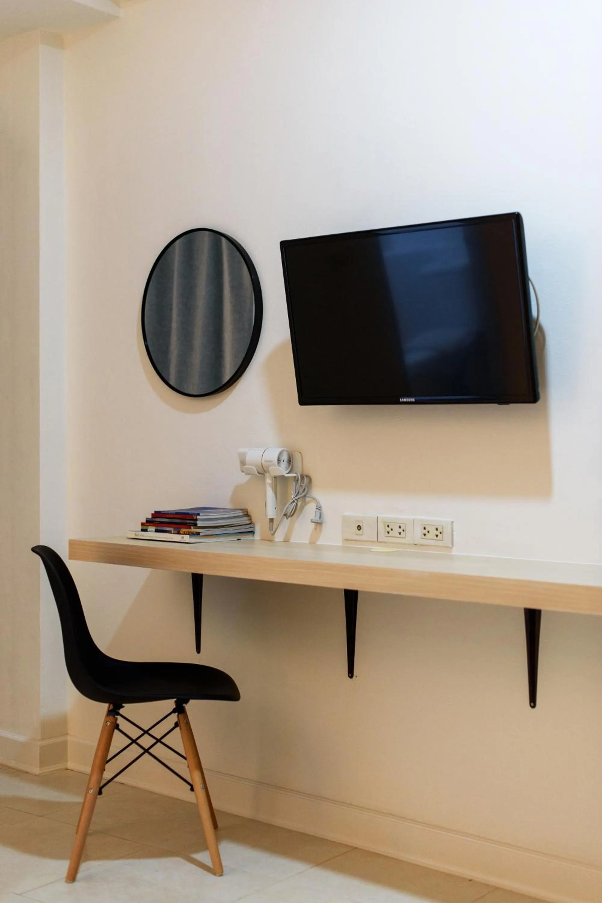 hair dresser in Grand Watergate Hotel