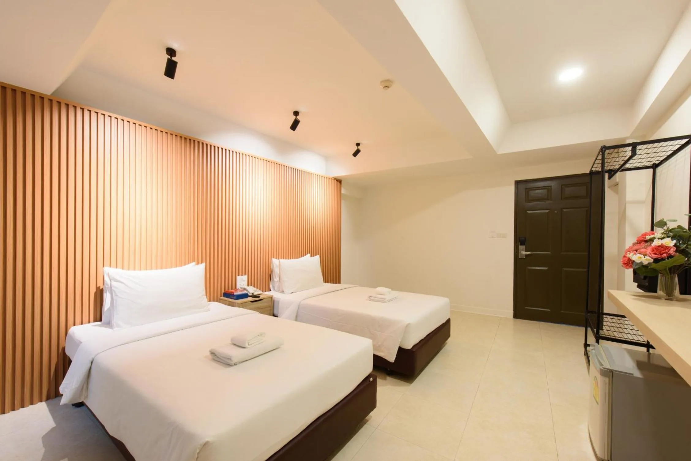 Photo of the whole room, Bed in Grand Watergate Hotel