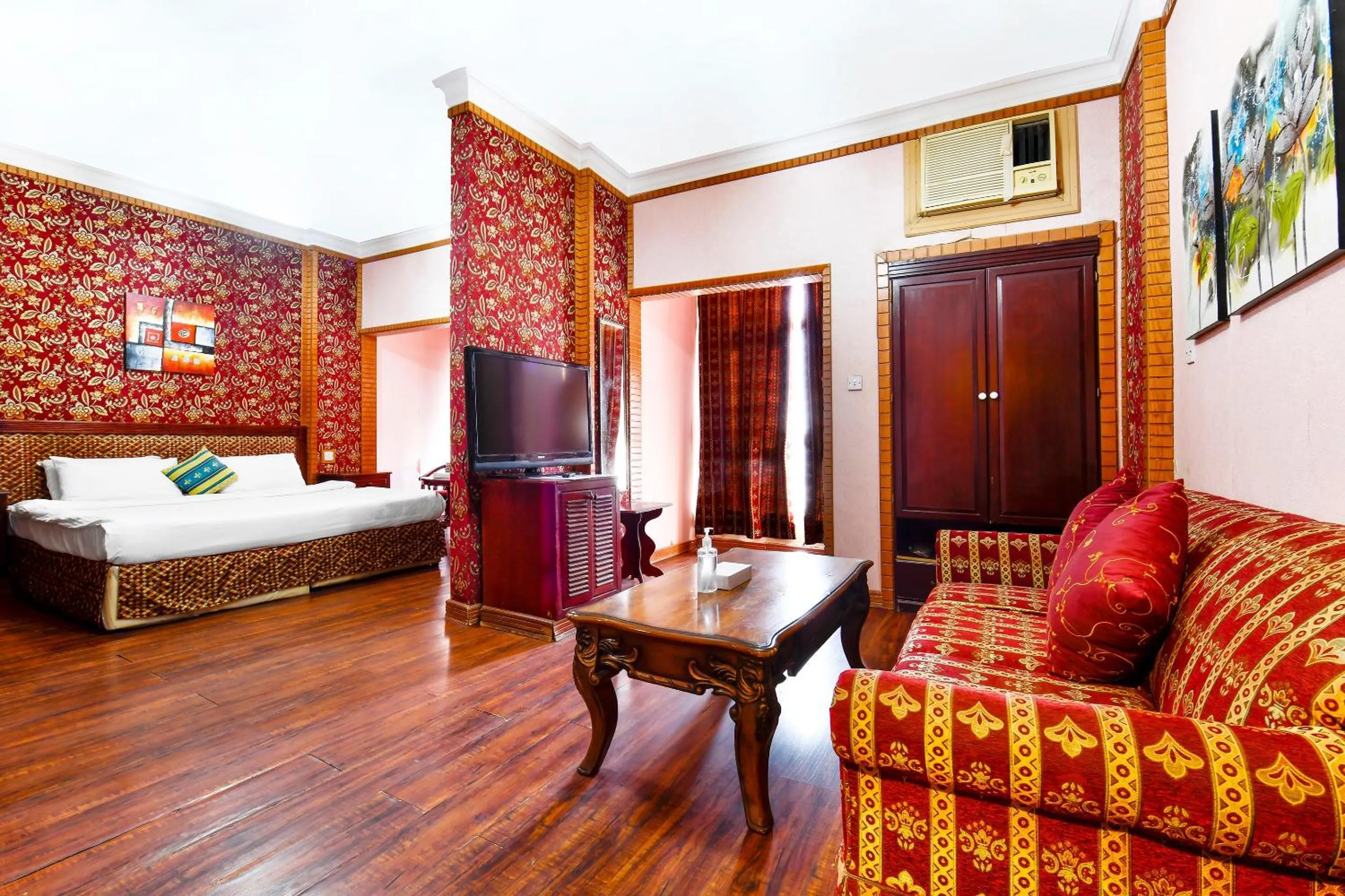 Bedroom, Bed in Capital O 125 Moon Plaza Hotel