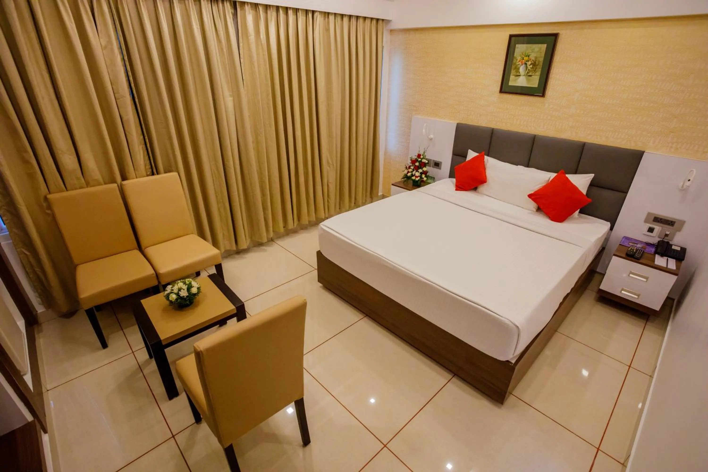 Photo of the whole room, Bed in The Renai Cochin