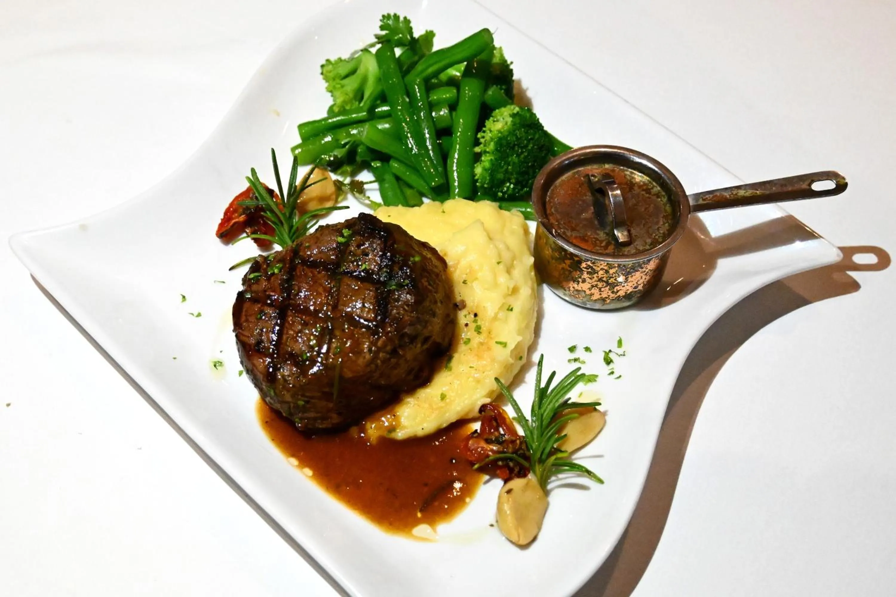 Food and drinks in Kokomo Resort