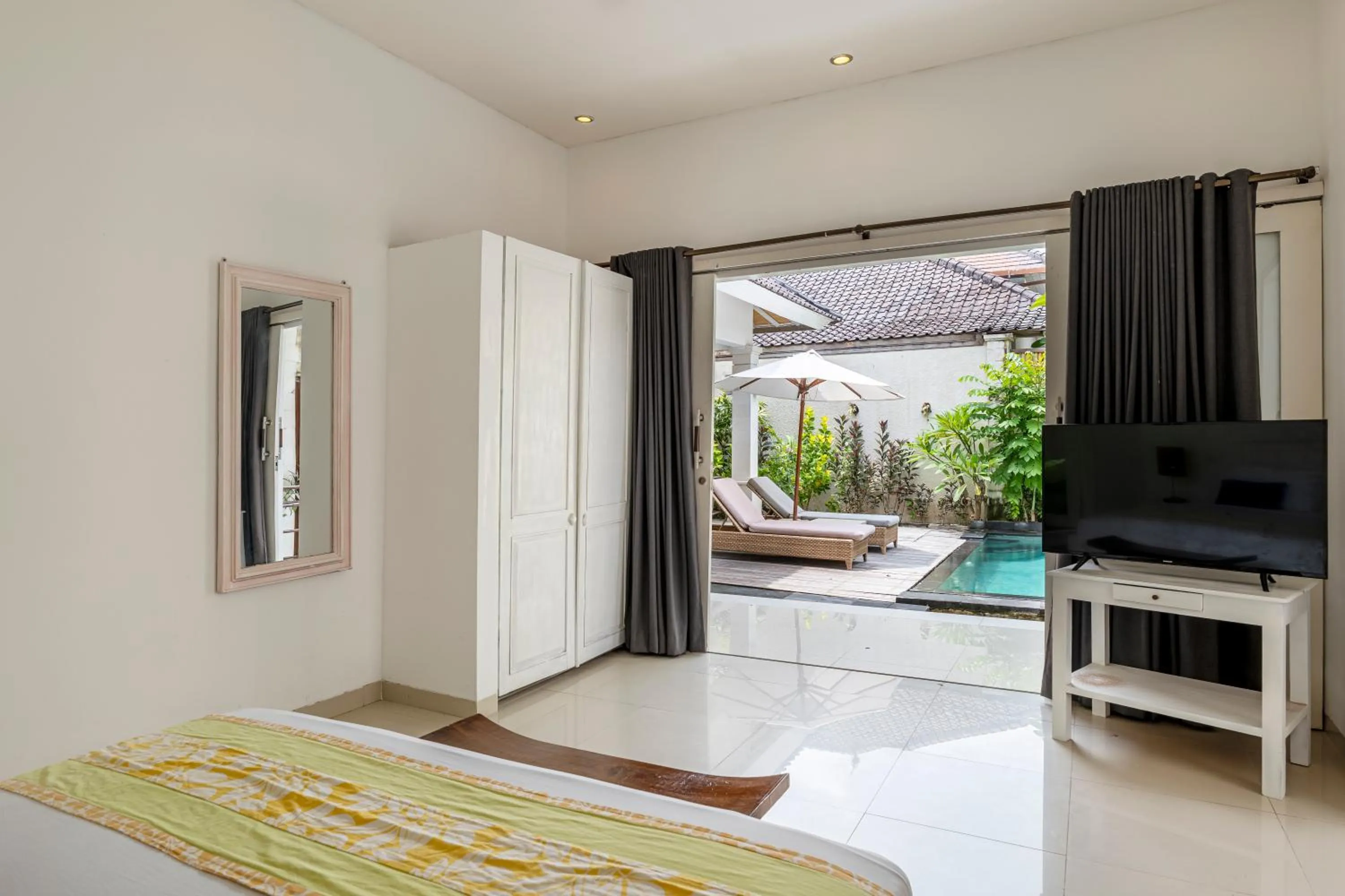 Bedroom, Bed in The Beach House Resort