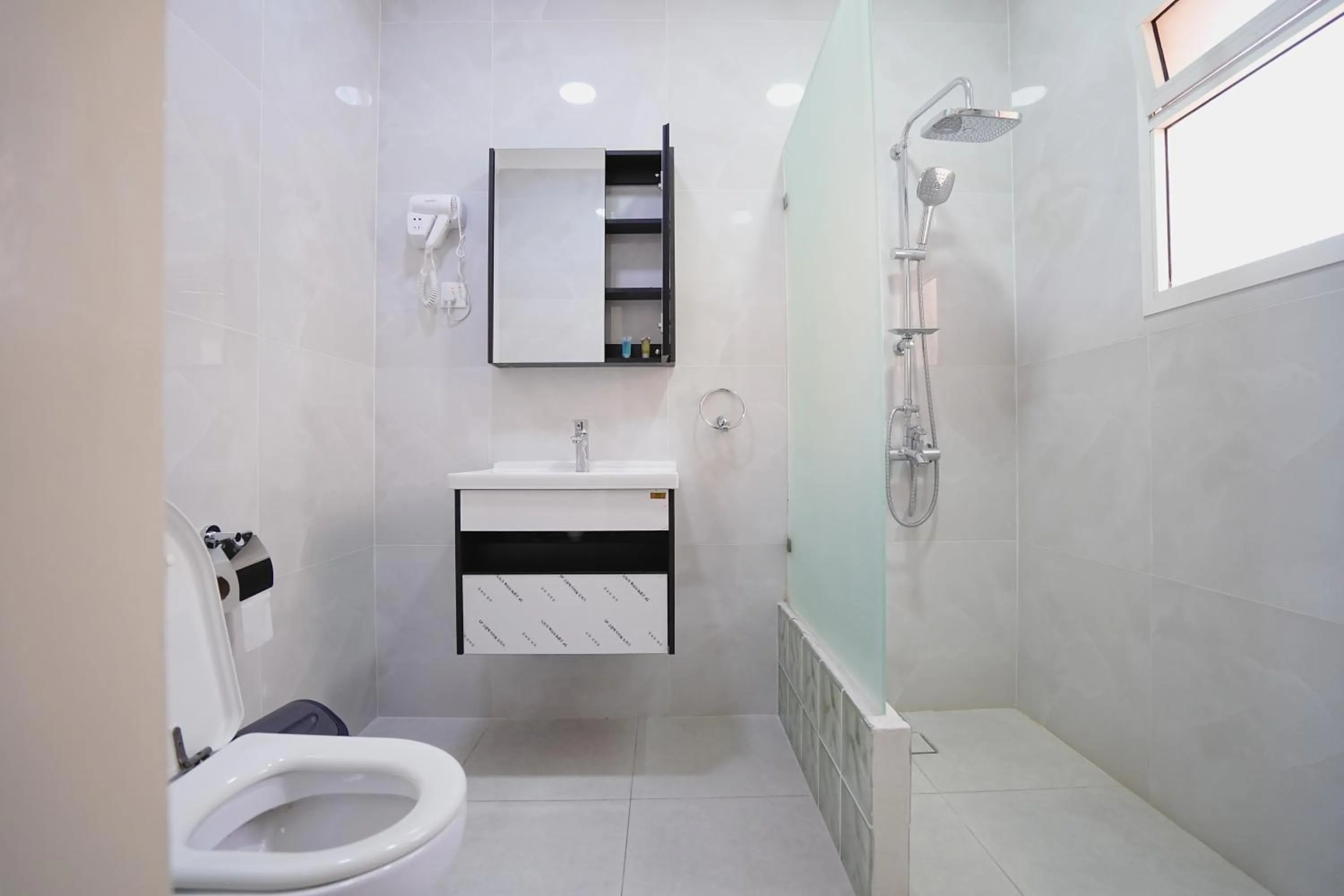 Shower in Tropicana Hotel