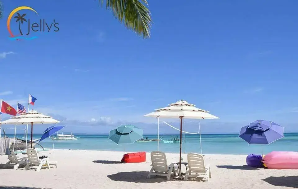 Beach in Jelly's Haven Resort Beach in Jelly's Haven Resort