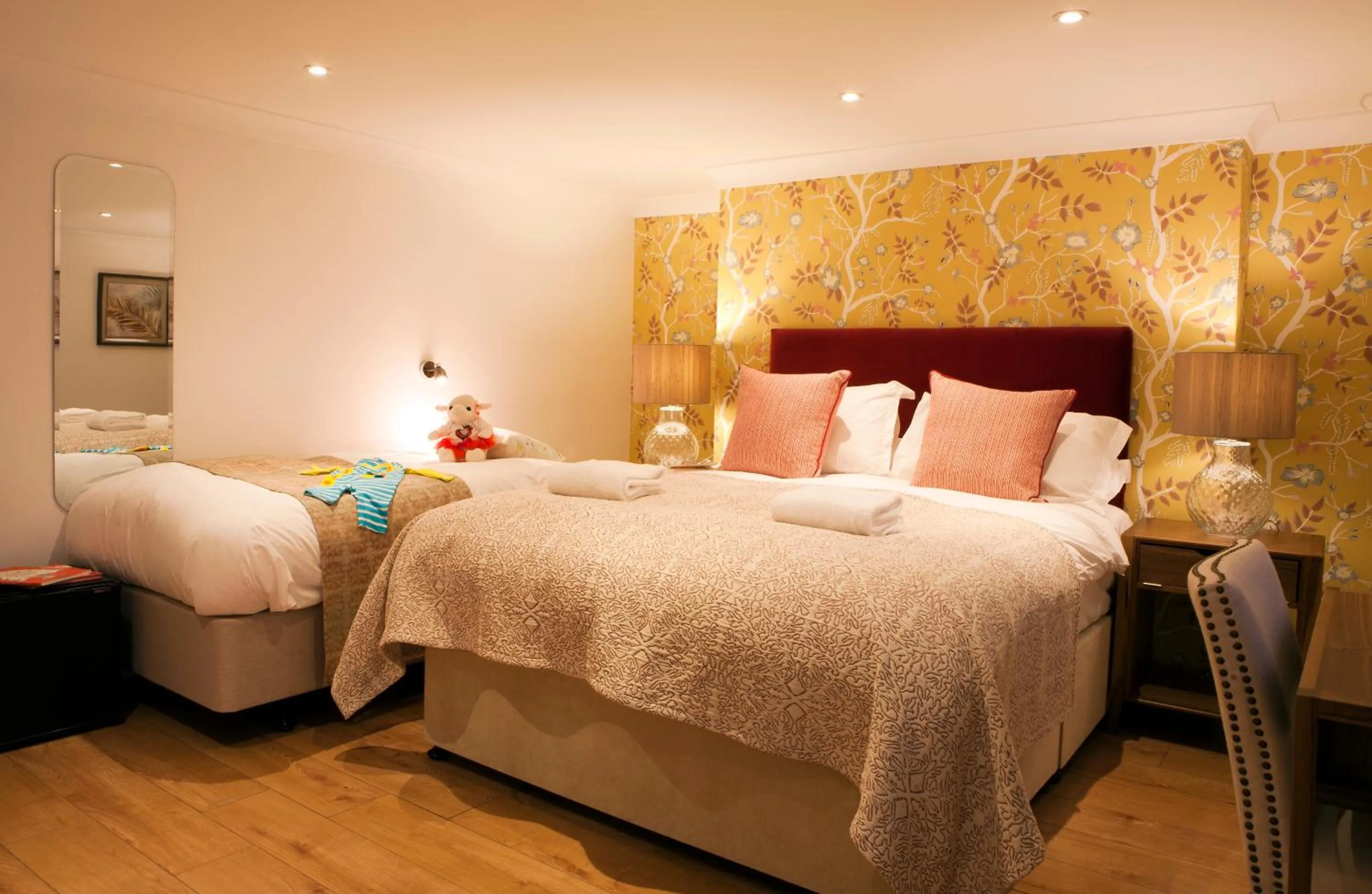 Bedroom, Bed in Sea Spray Hotel