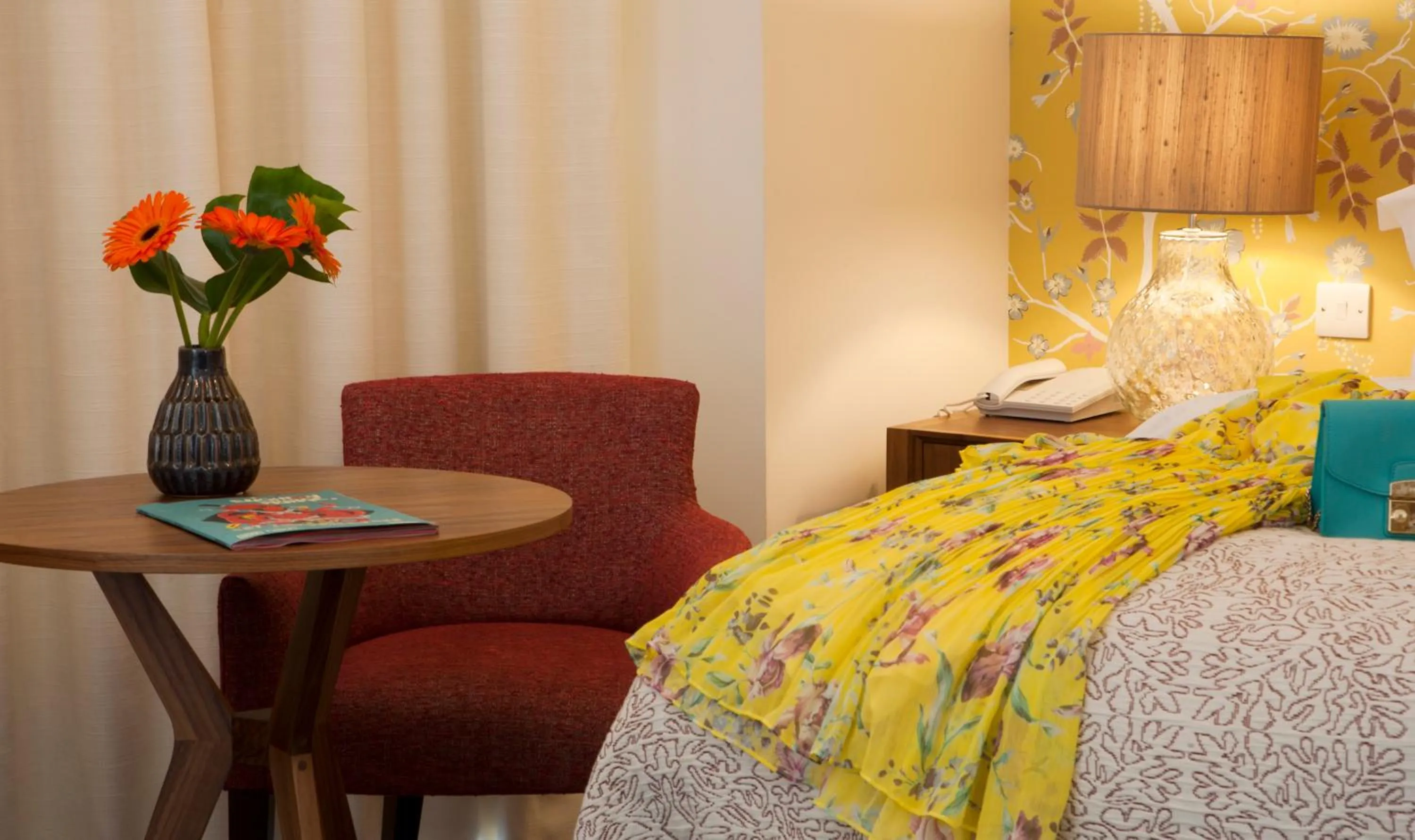 Seating area, Bed in Sea Spray Hotel