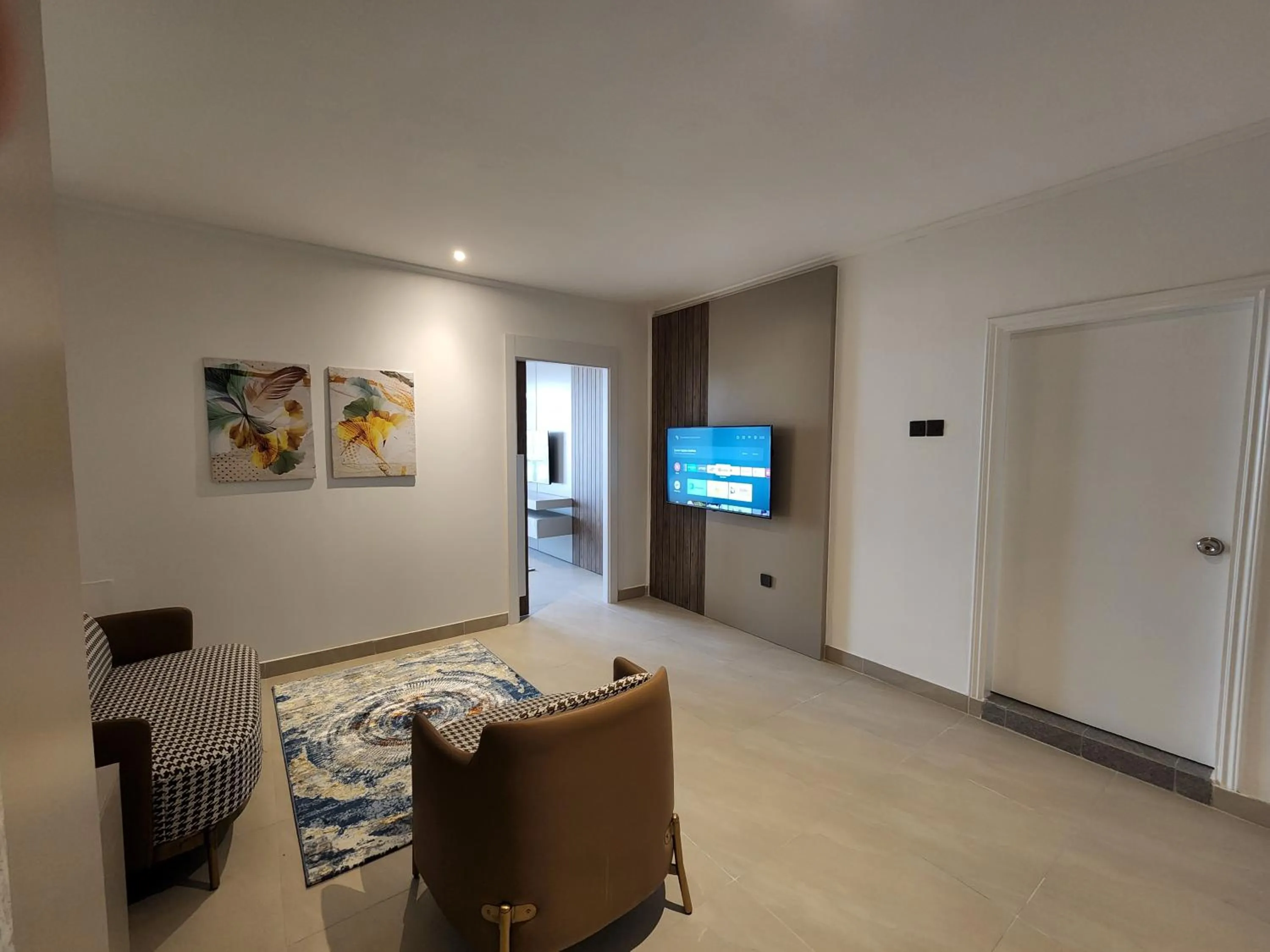 TV and multimedia in Imperial Suites Hotel