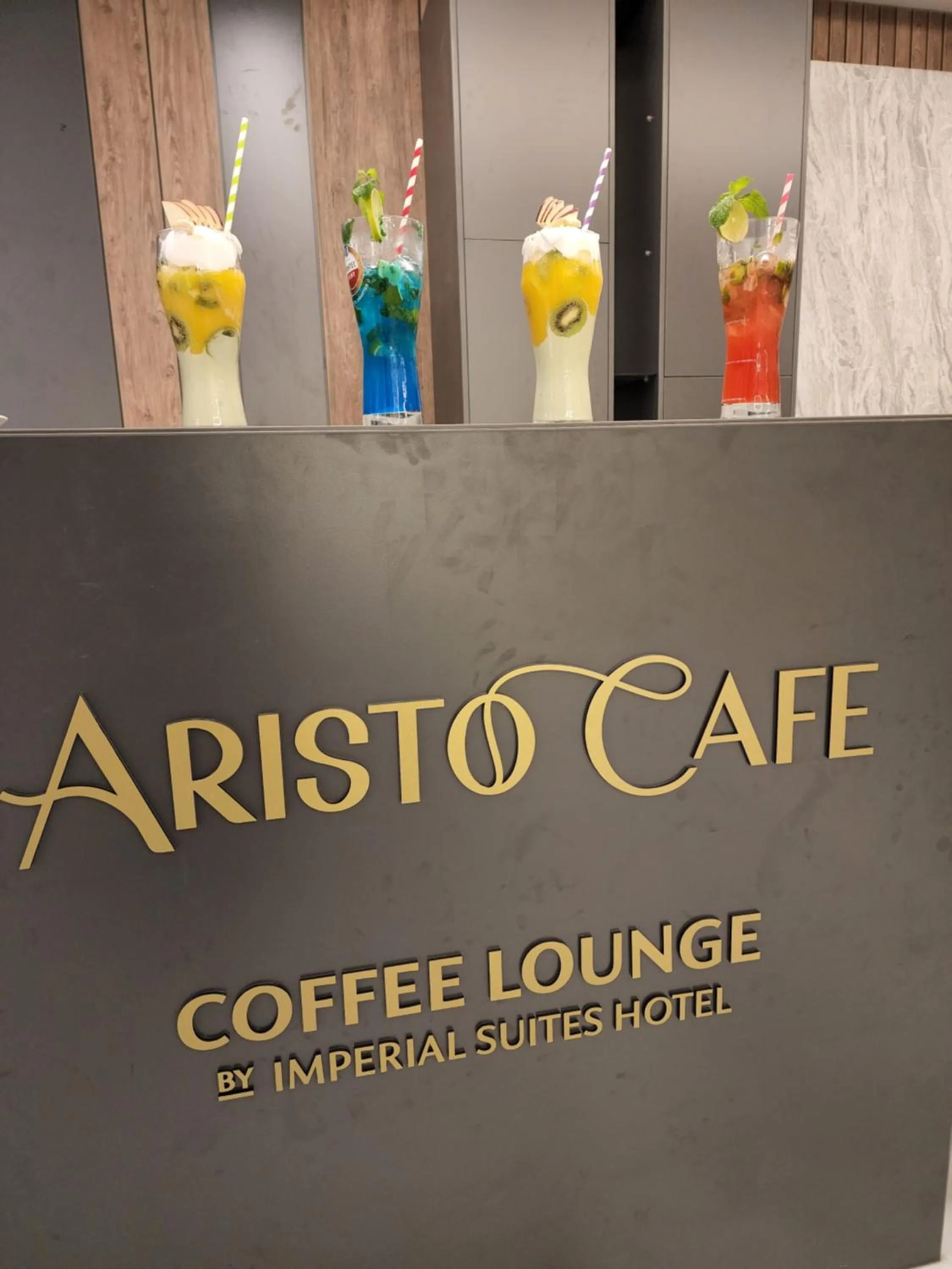 Restaurant/places to eat in Imperial Suites Hotel