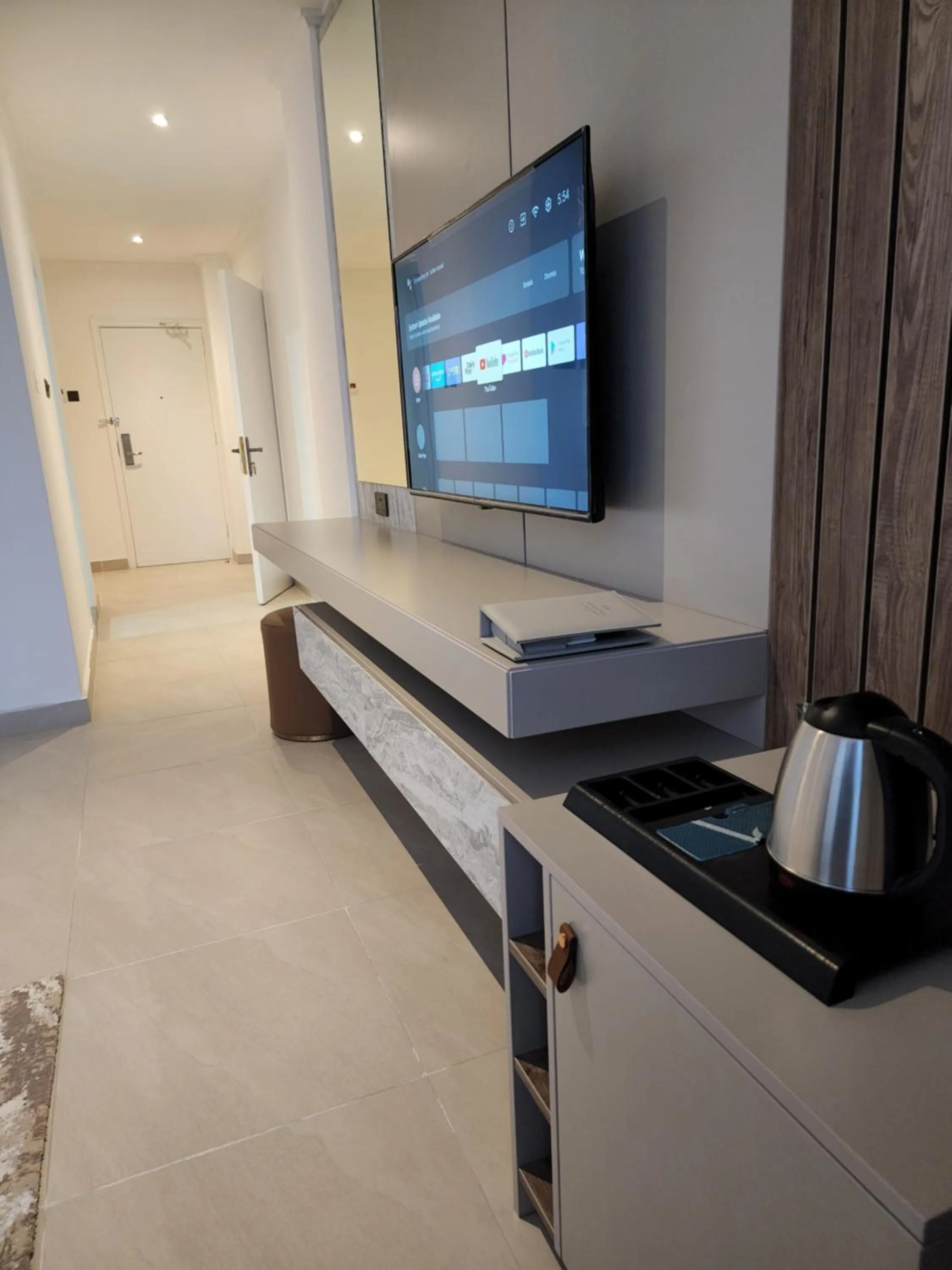 TV and multimedia in Imperial Suites Hotel