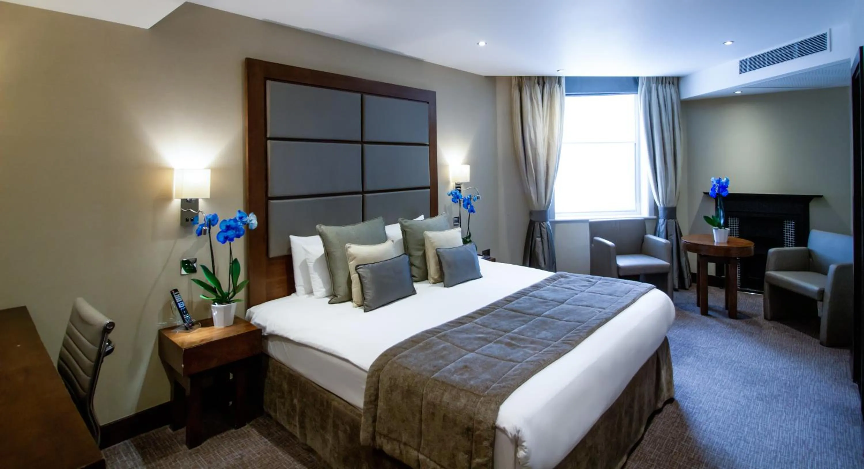 Bedroom in Rochester Hotel by Blue Orchid
