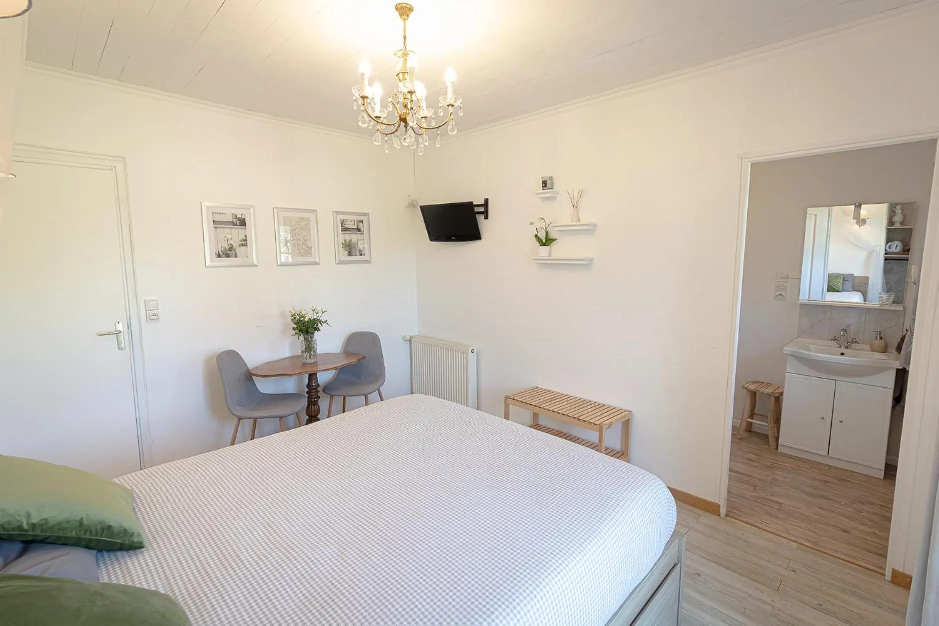 TV and multimedia, Bed in Les 4 saisons