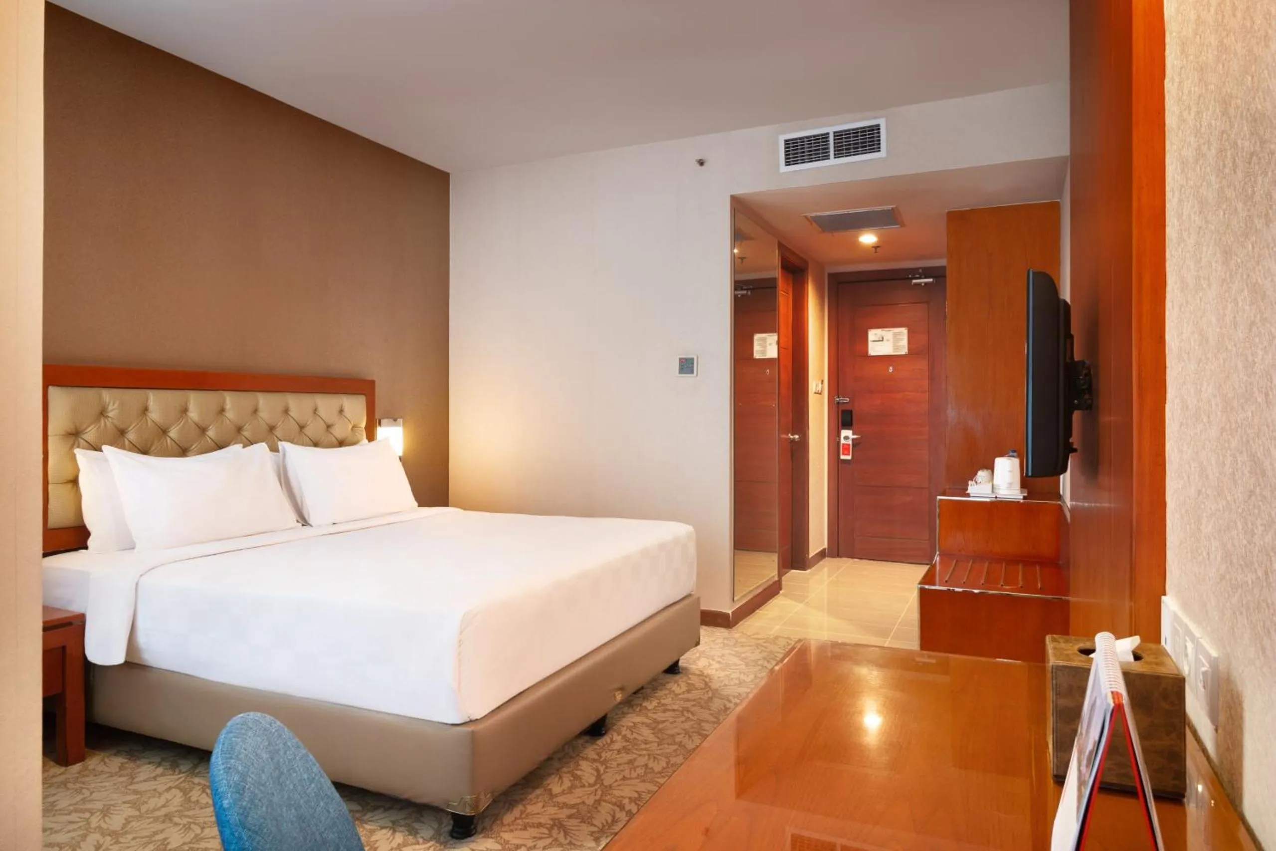 Bedroom, Bed in Swiss-Belinn SKA Pekanbaru