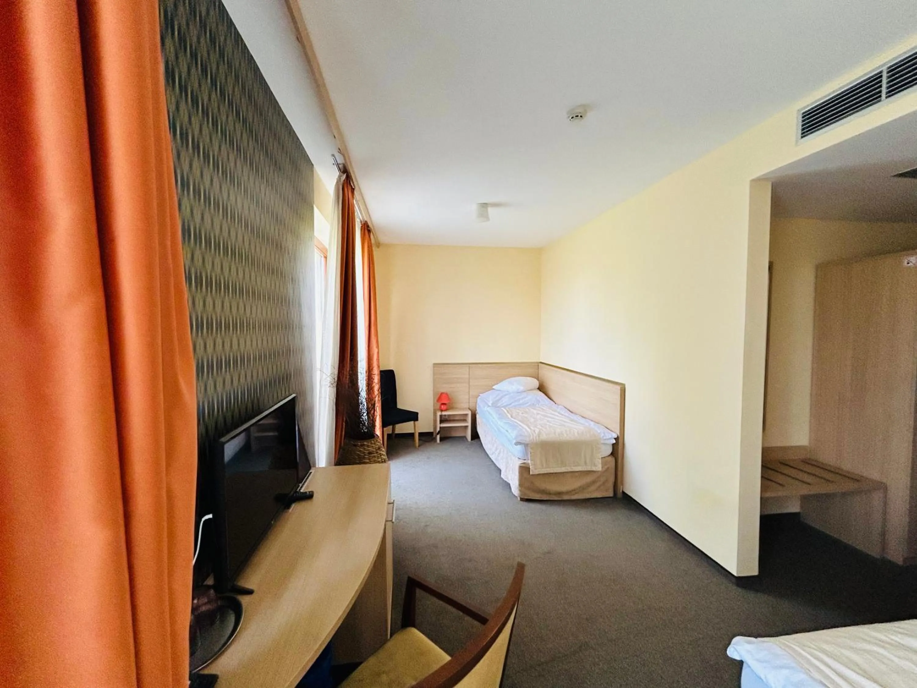 TV and multimedia, Bed in Hotel Legend