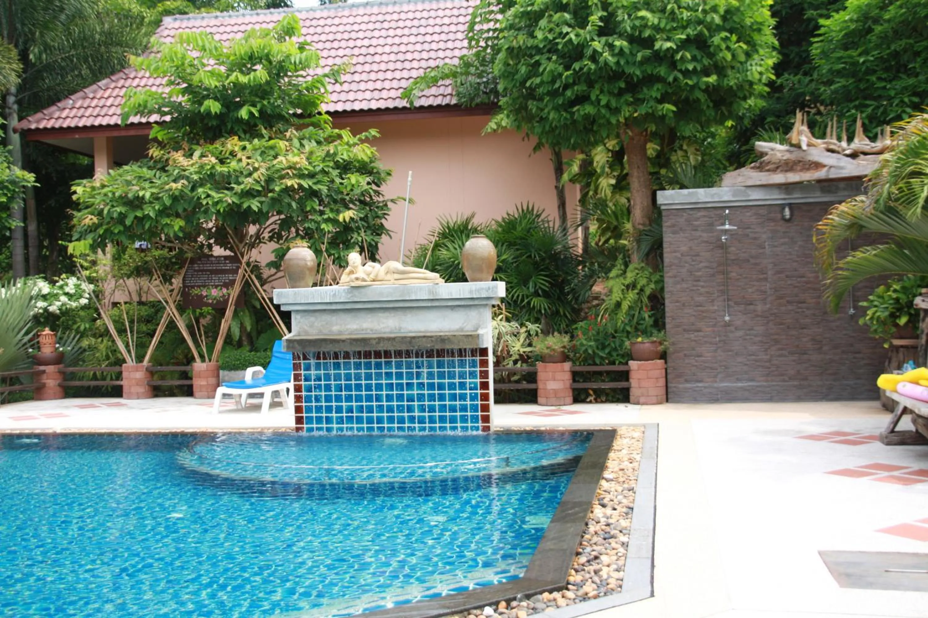 Swimming pool in Baan Vanida Garden Resort