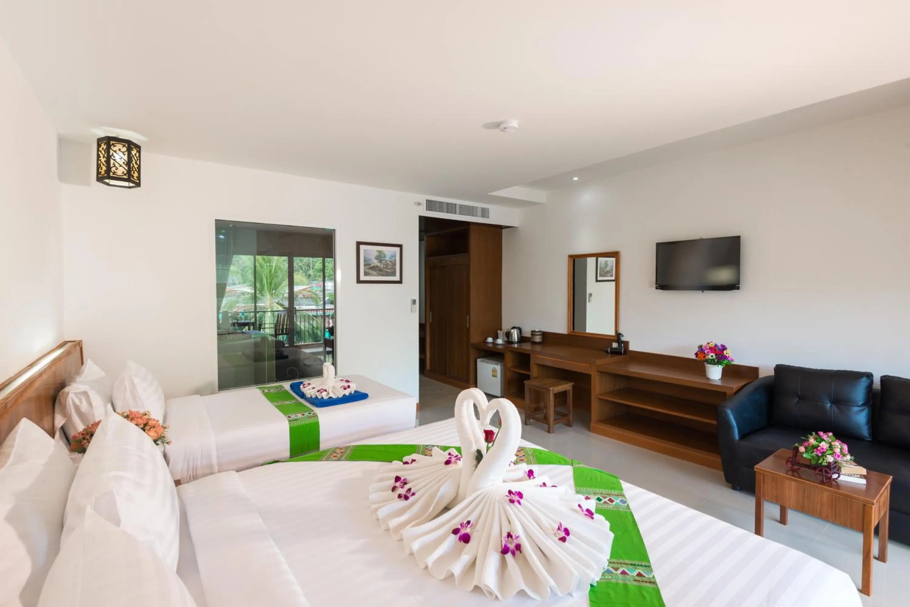 Photo of the whole room, Bed in Baan Vanida Garden Resort