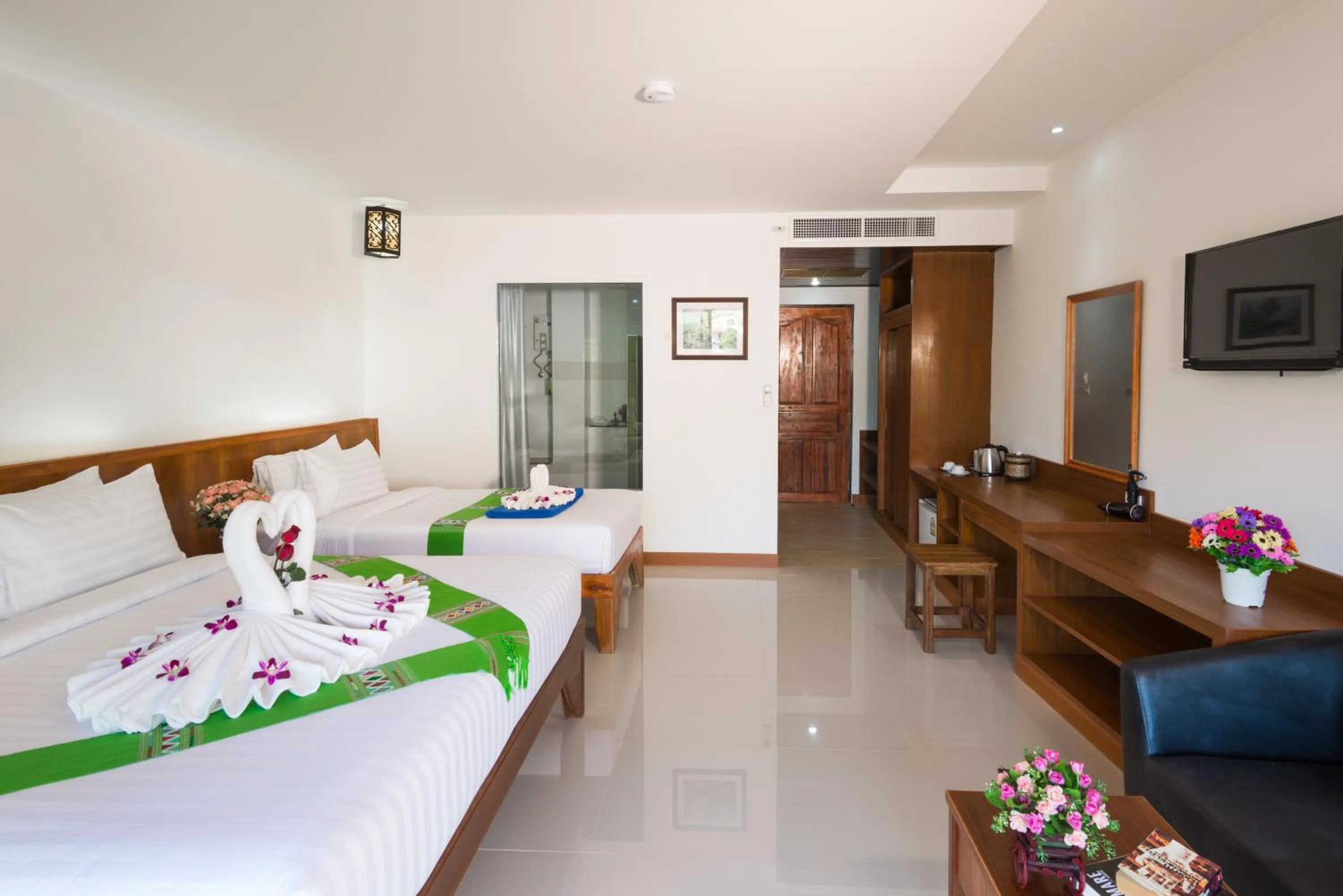 Photo of the whole room, Bed in Baan Vanida Garden Resort