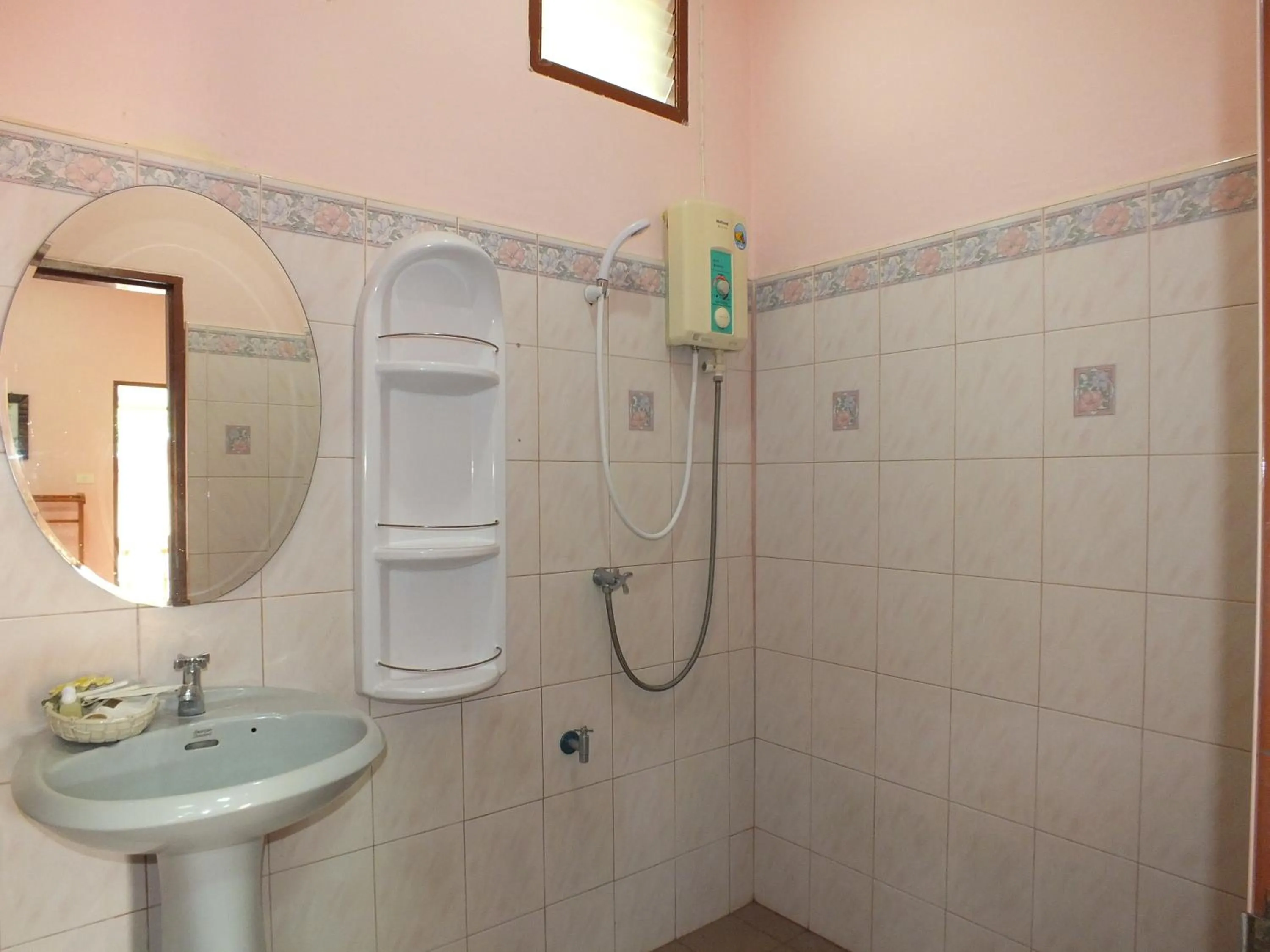 Bathroom in Baan Vanida Garden Resort