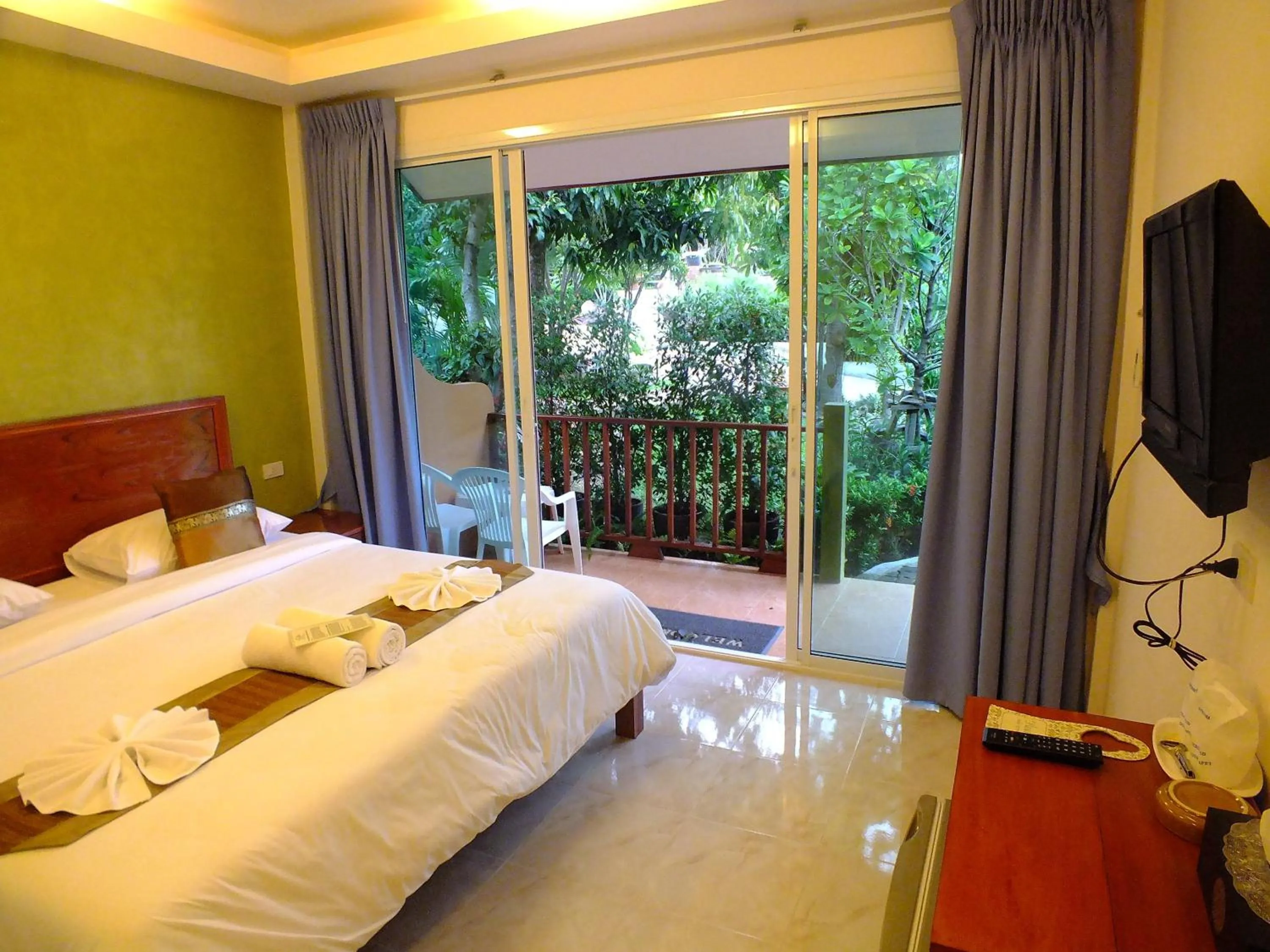 Photo of the whole room, Bed in Baan Vanida Garden Resort