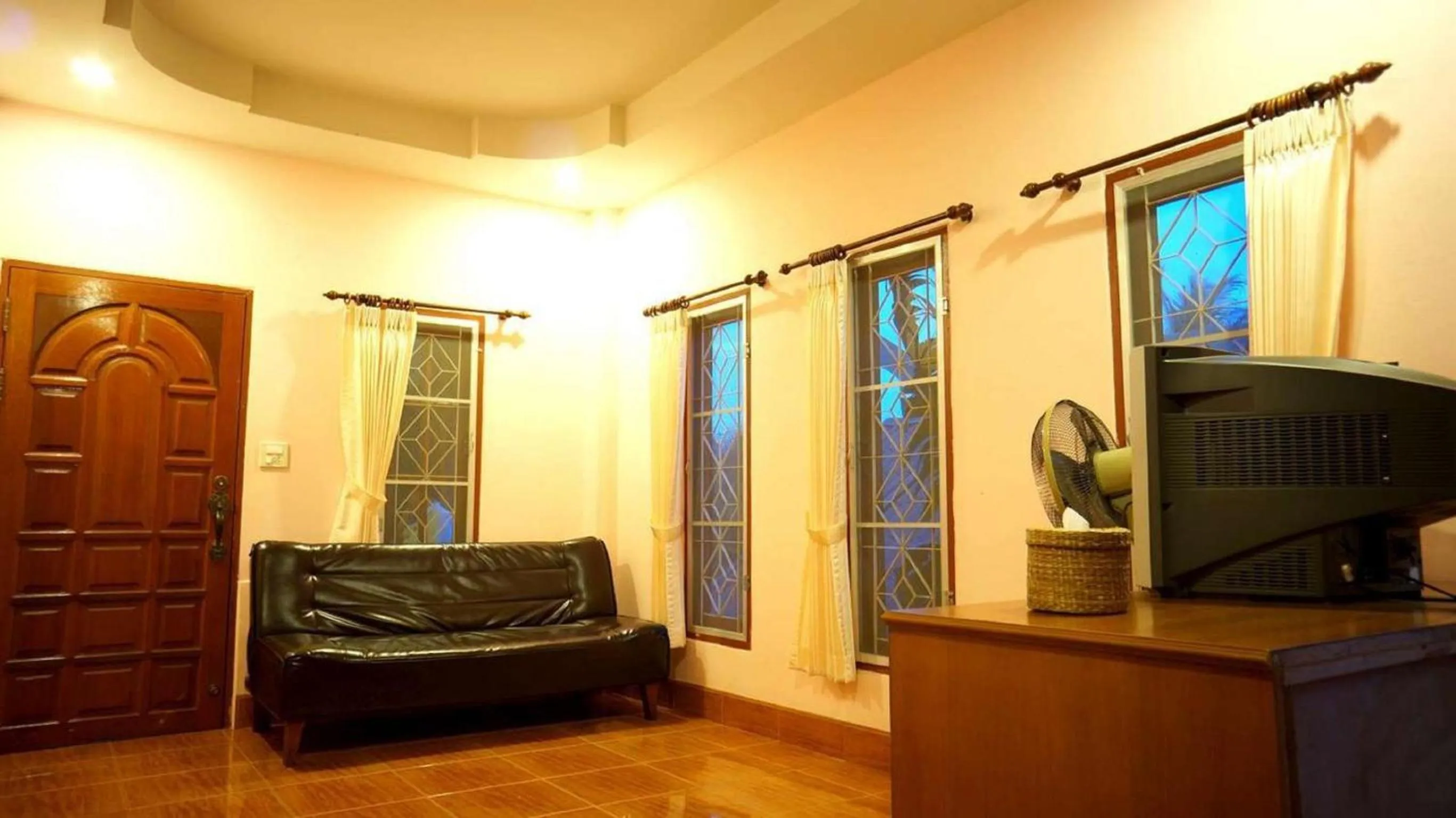 Photo of the whole room, Bed in Baan Vanida Garden Resort