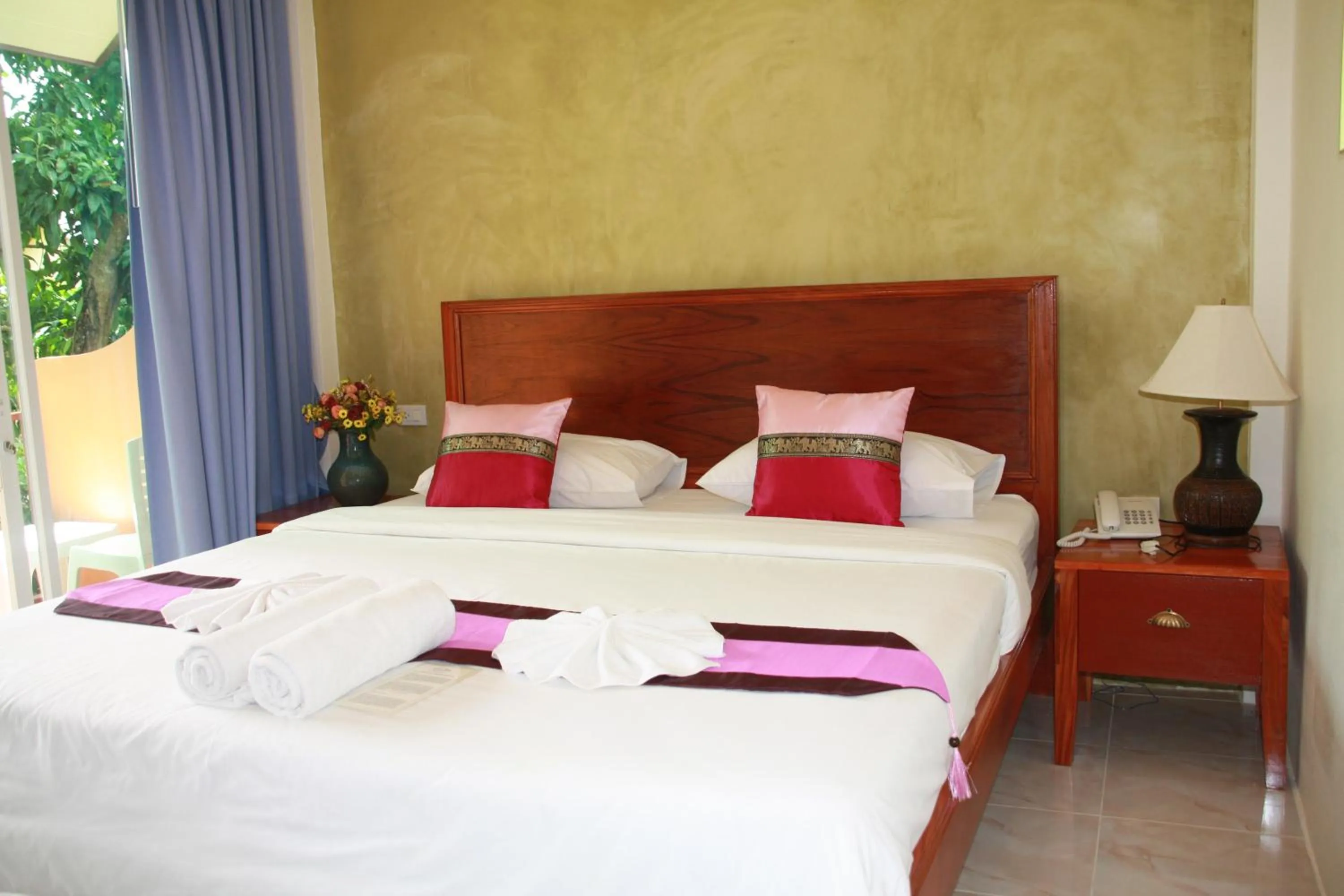 Bed in Baan Vanida Garden Resort