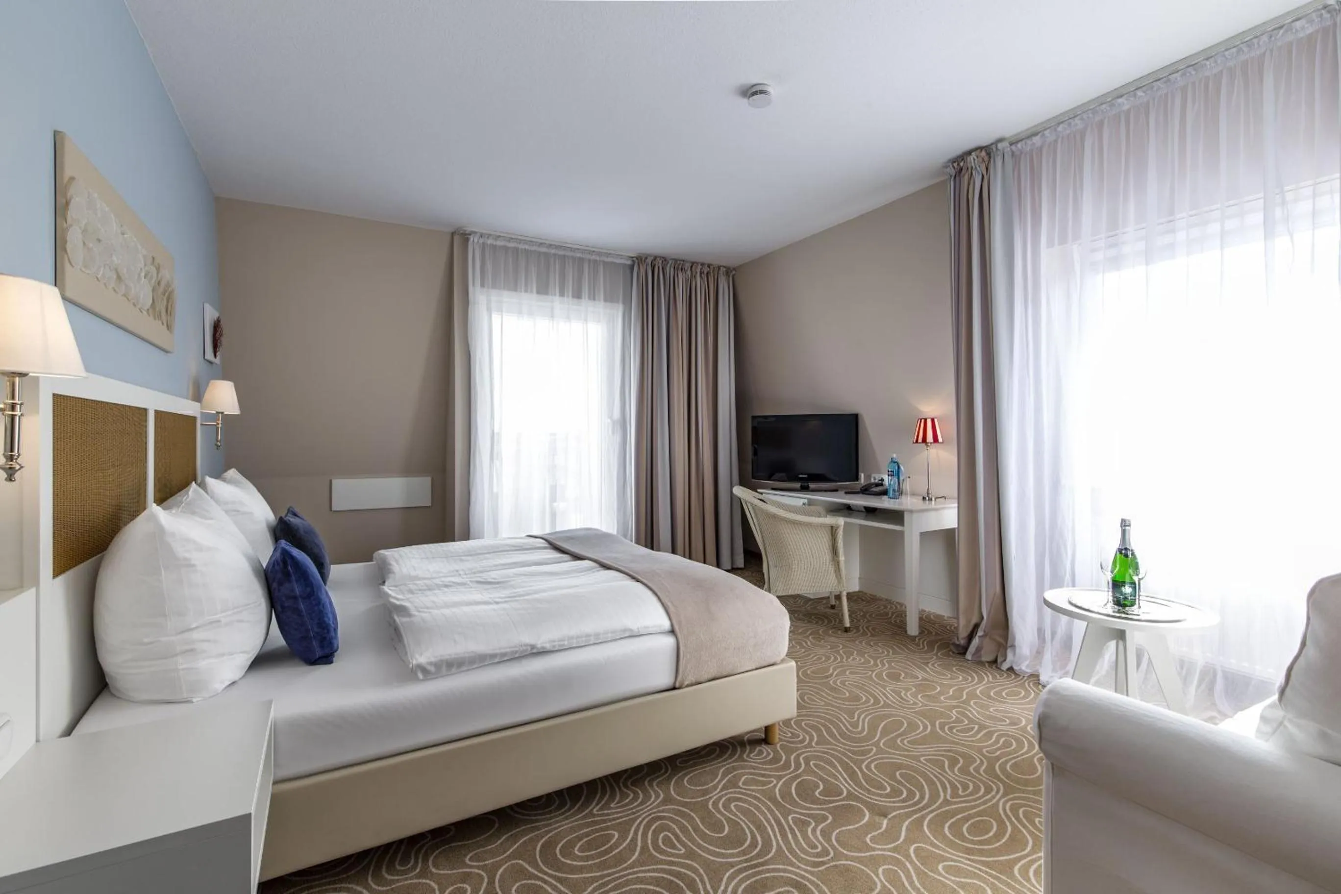 TV and multimedia, Bed in Mein Strandhaus - Hotel, Restaurant & Schwimmbad