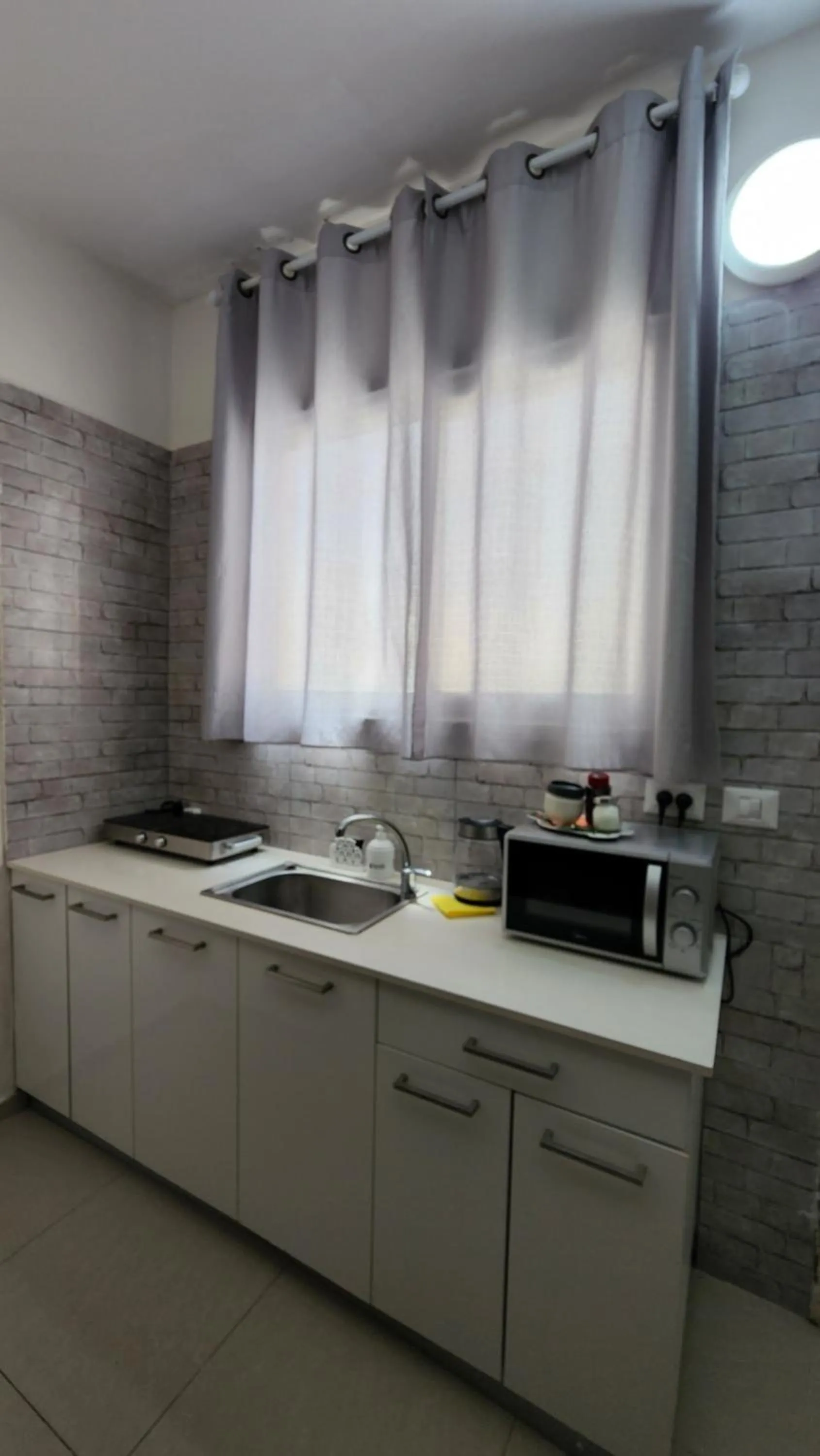 Kitchen or kitchenette in David Hameleh House