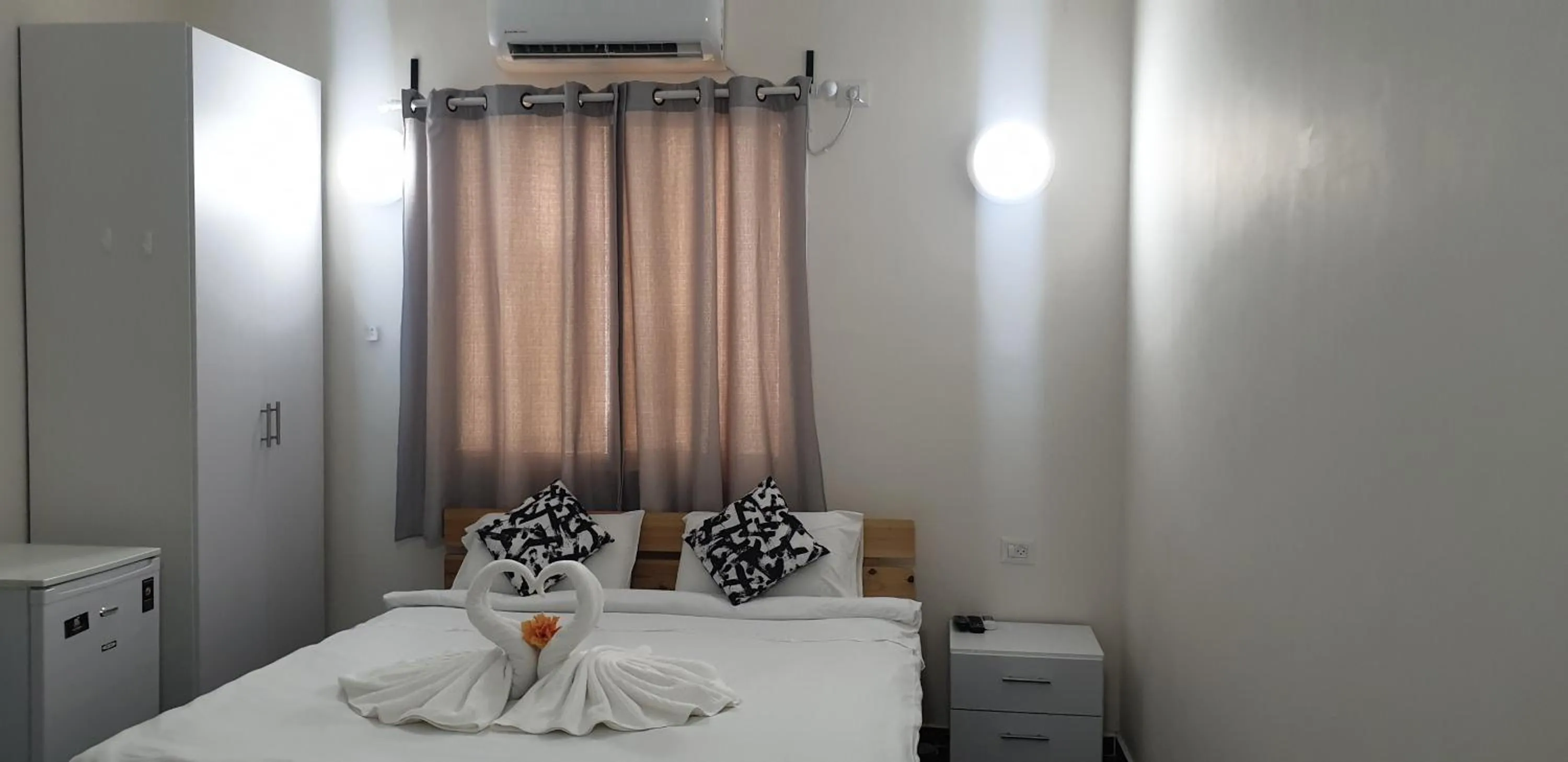 Photo of the whole room, Bed in David Hameleh House