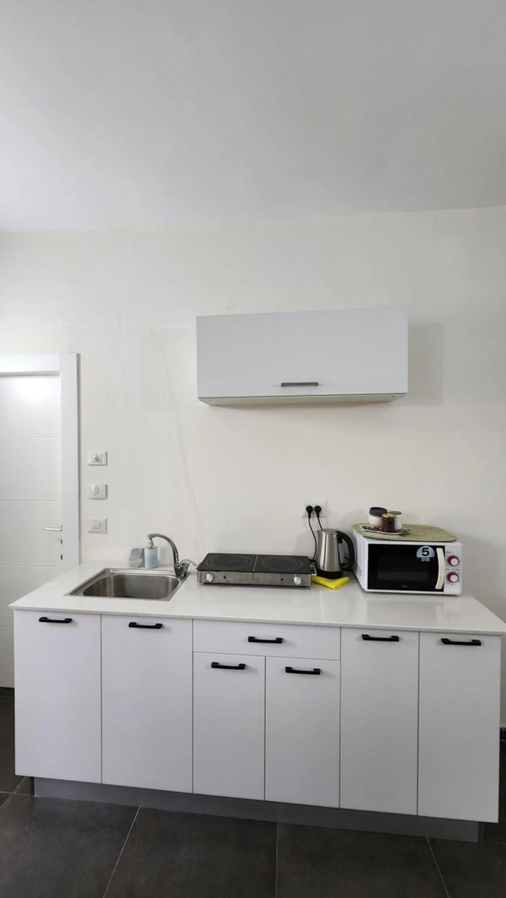 Coffee/tea facilities in David Hameleh House