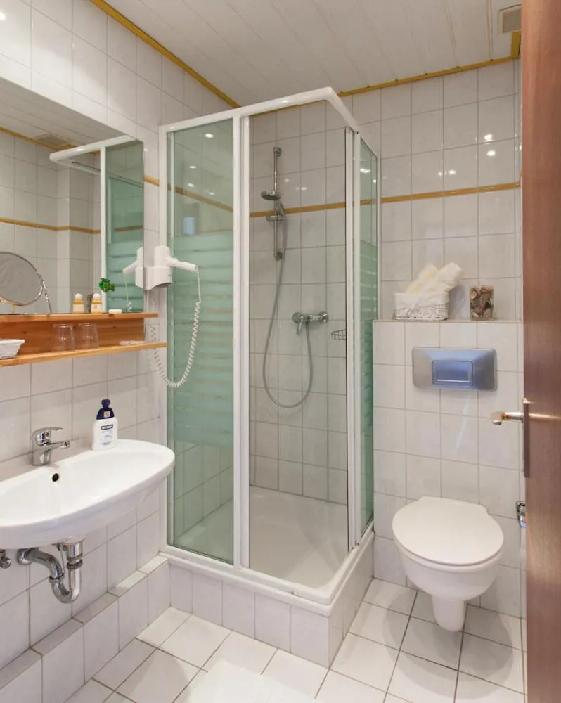 Bathroom in Gästehaus Luv und Lee