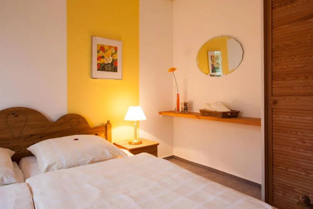 Bedroom, Bed in Gästehaus Luv und Lee