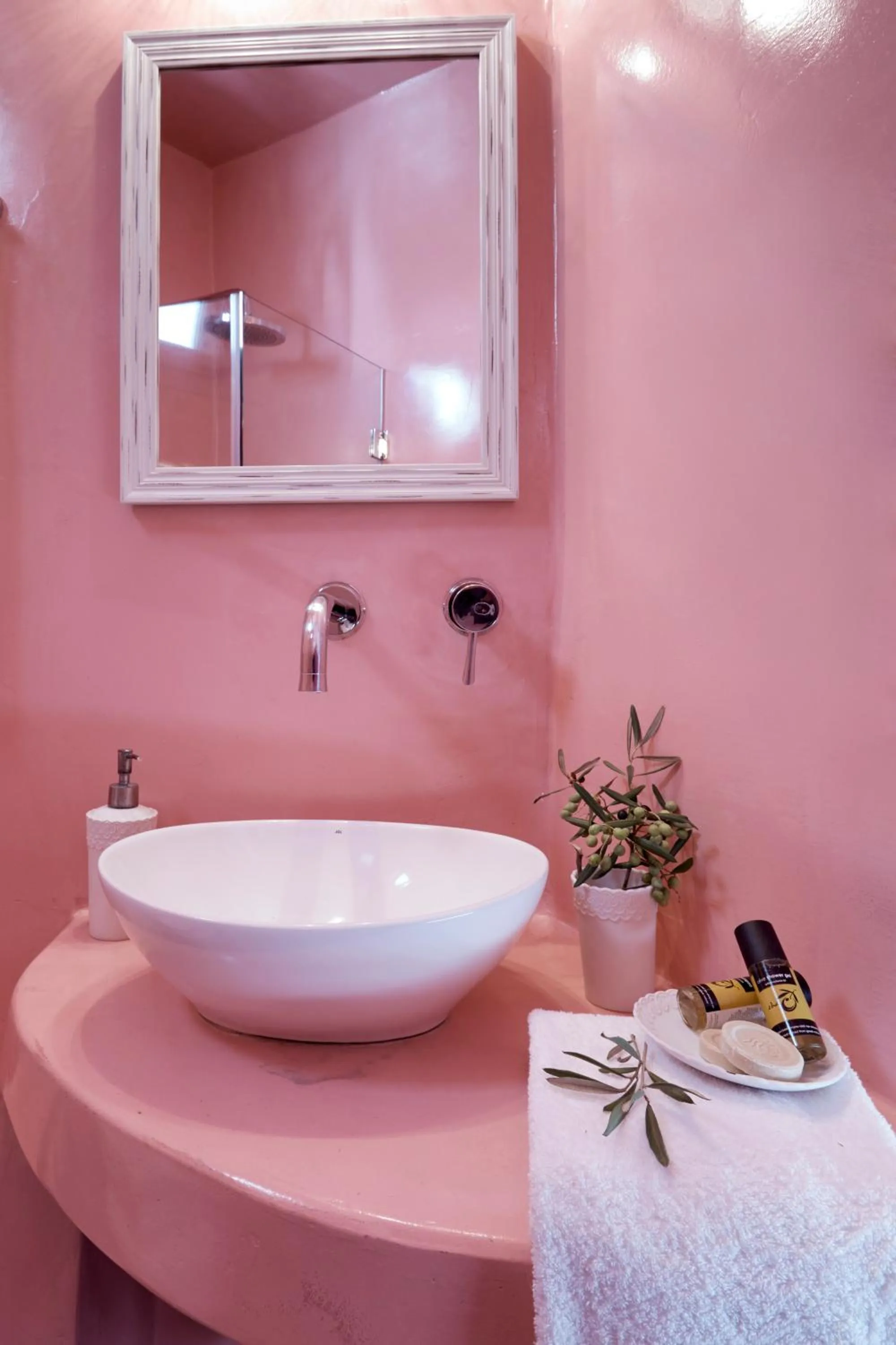 Shower in Senses Boutique Hotel