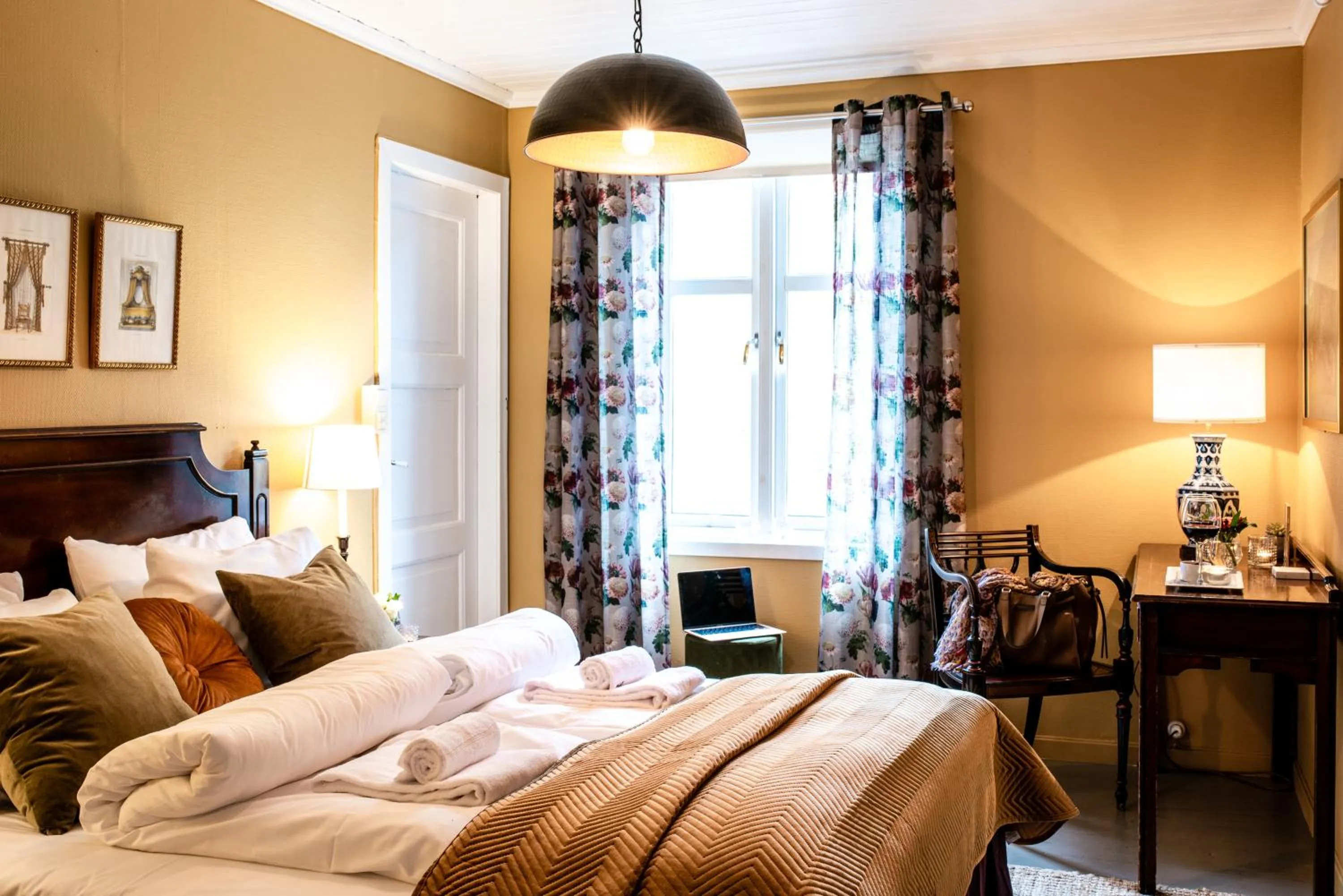 Bedroom, Bed in Fjærland Fjordstove Hotell - Huseby Hotelldrift AS