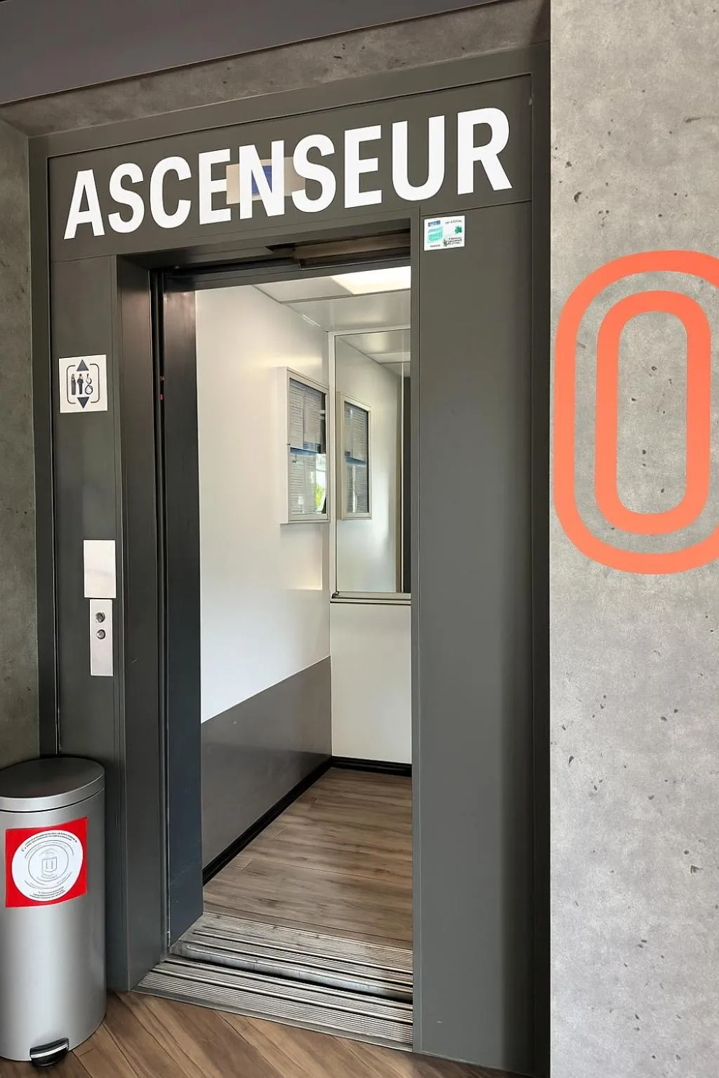 elevator in ibis budget Angoulême Centre