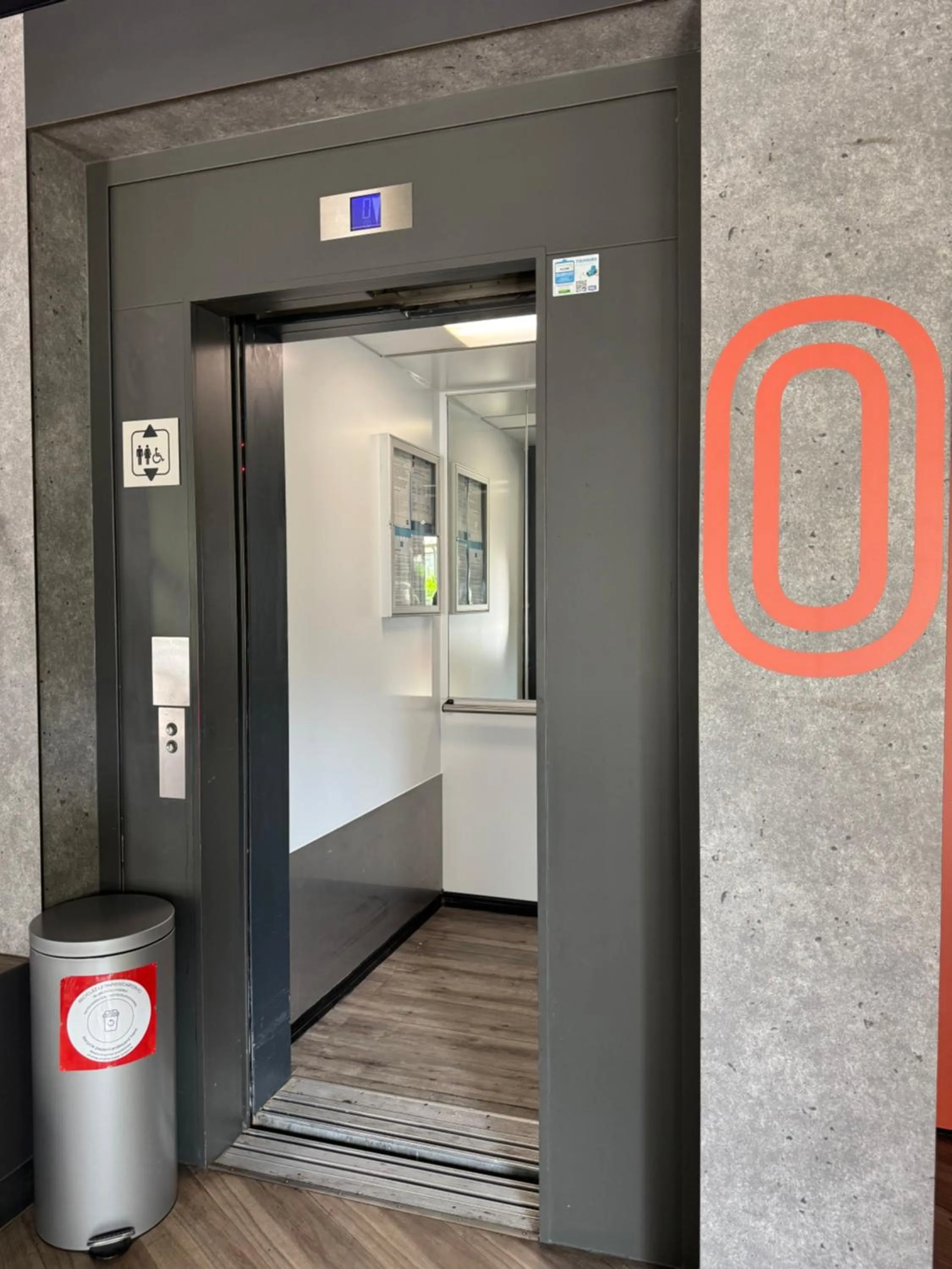 elevator in ibis budget Angoulême Centre