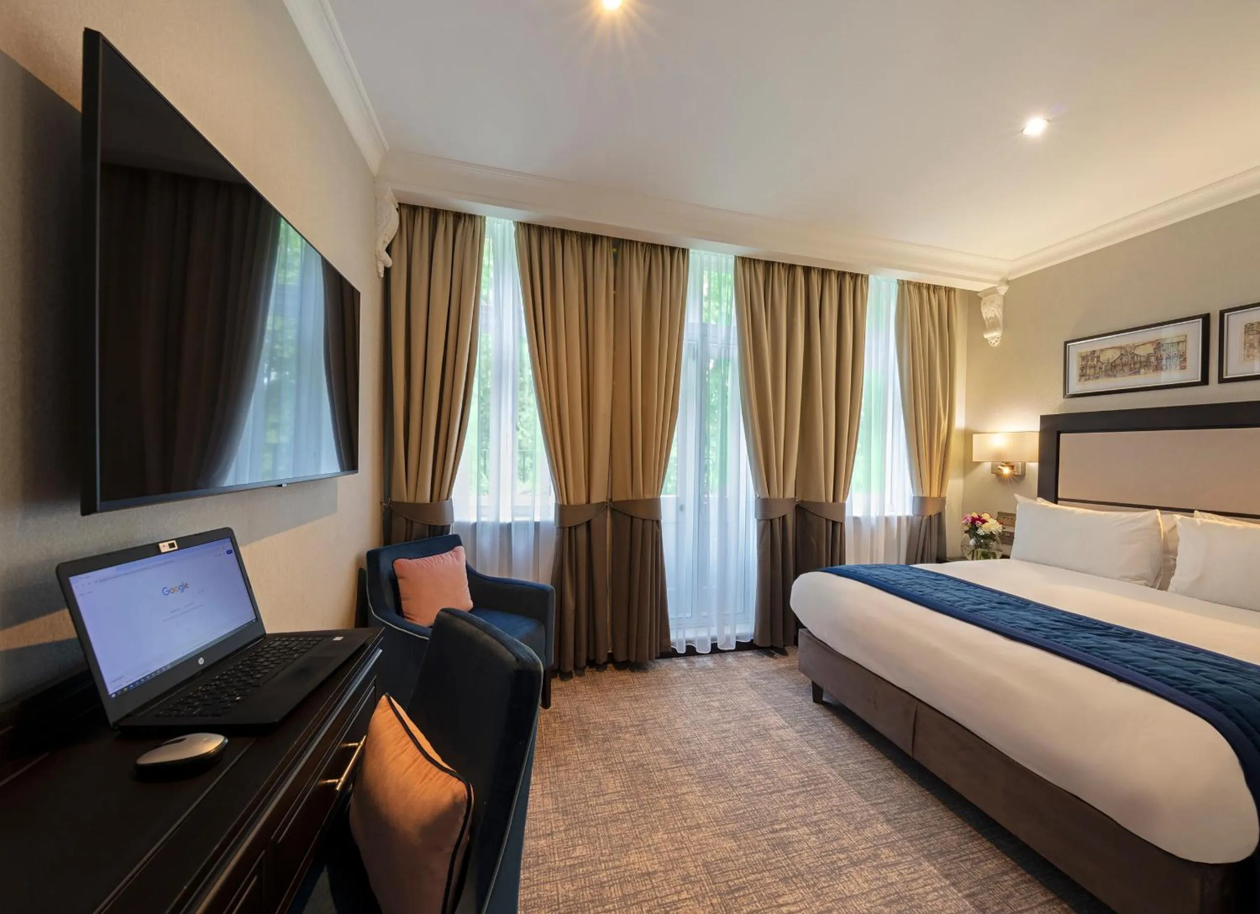 Bedroom, Bed in Wellington Hotel by Blue Orchid