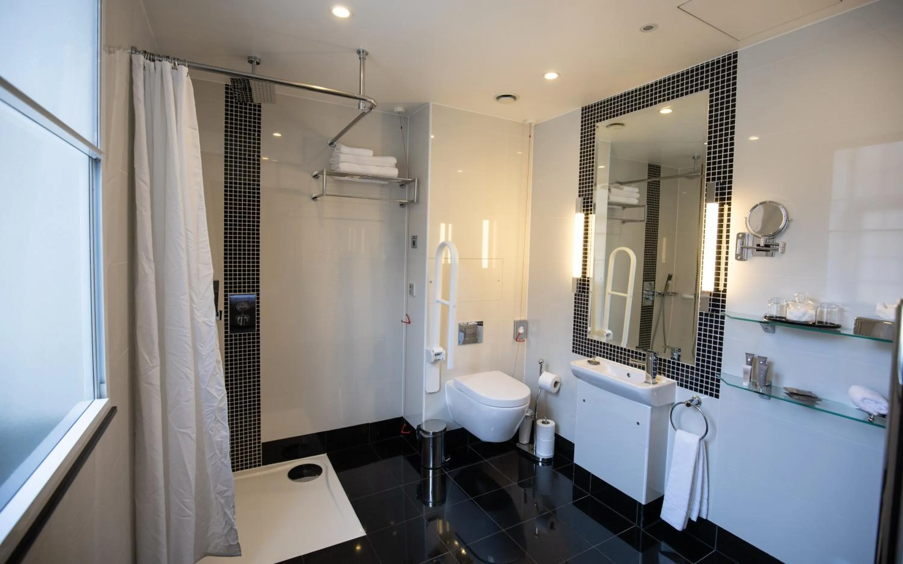 Bathroom in Wellington Hotel by Blue Orchid