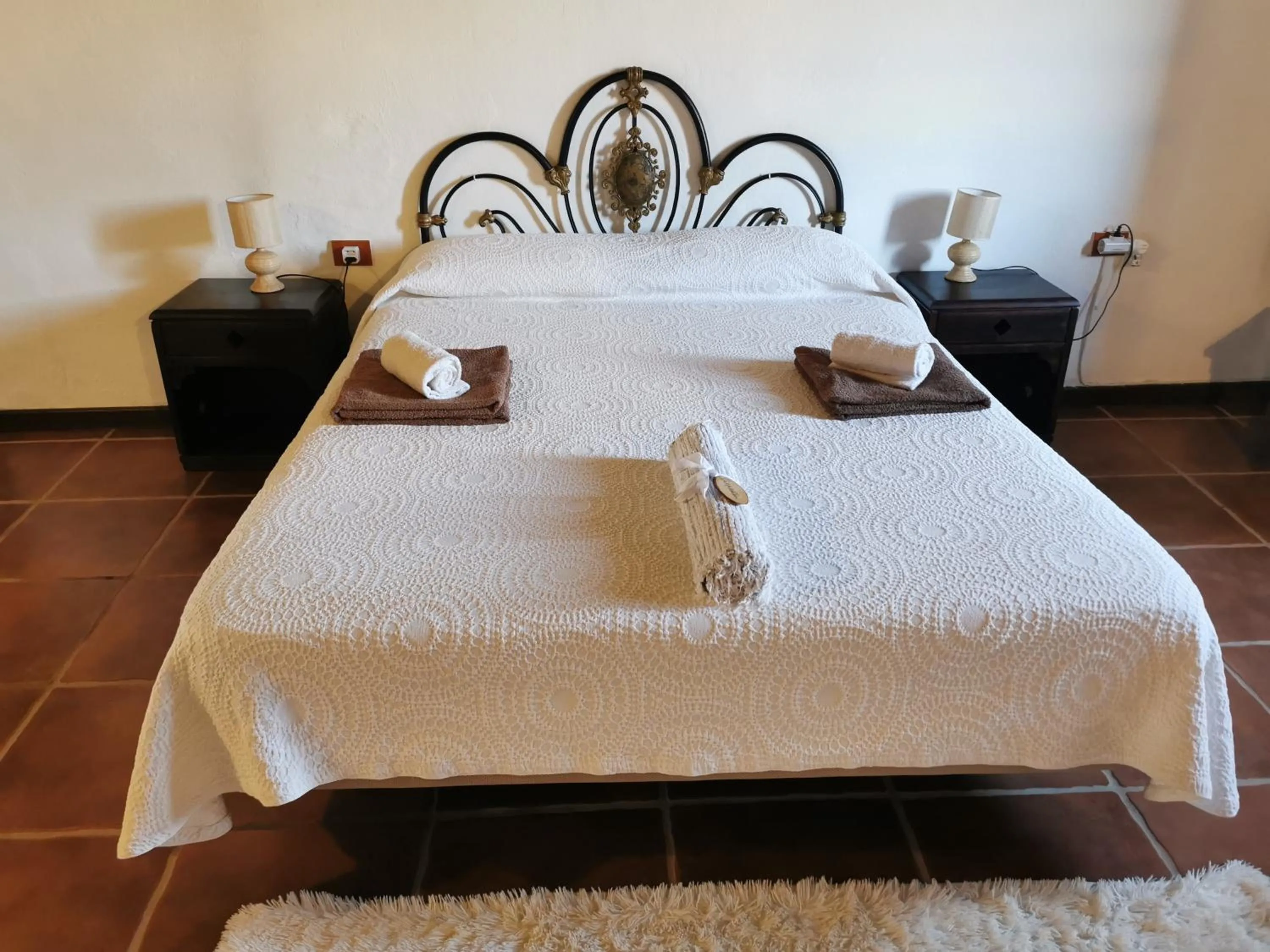 Decorative detail, Bed in Villa Cecilio