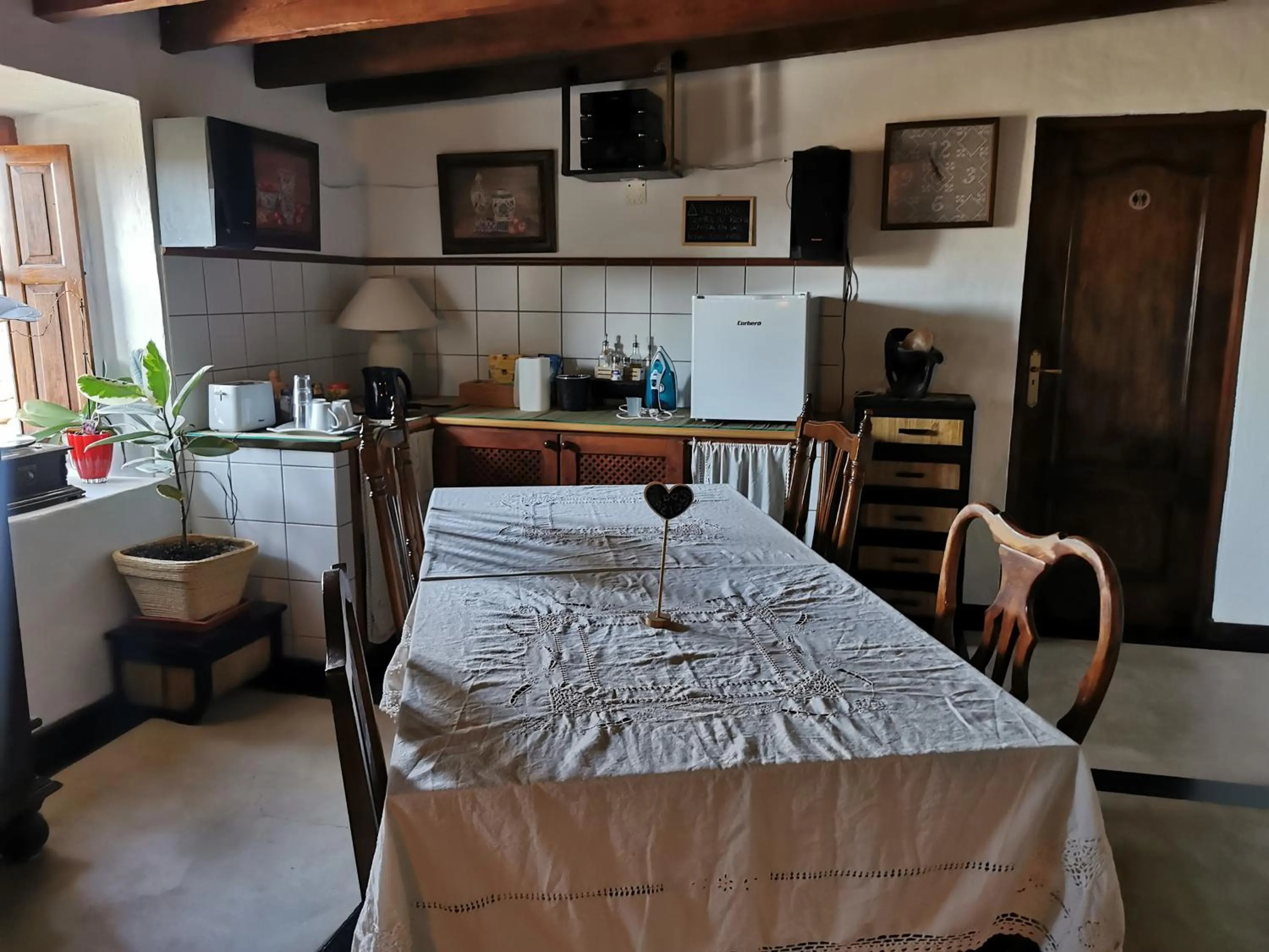 Dining area, Bed in Villa Cecilio