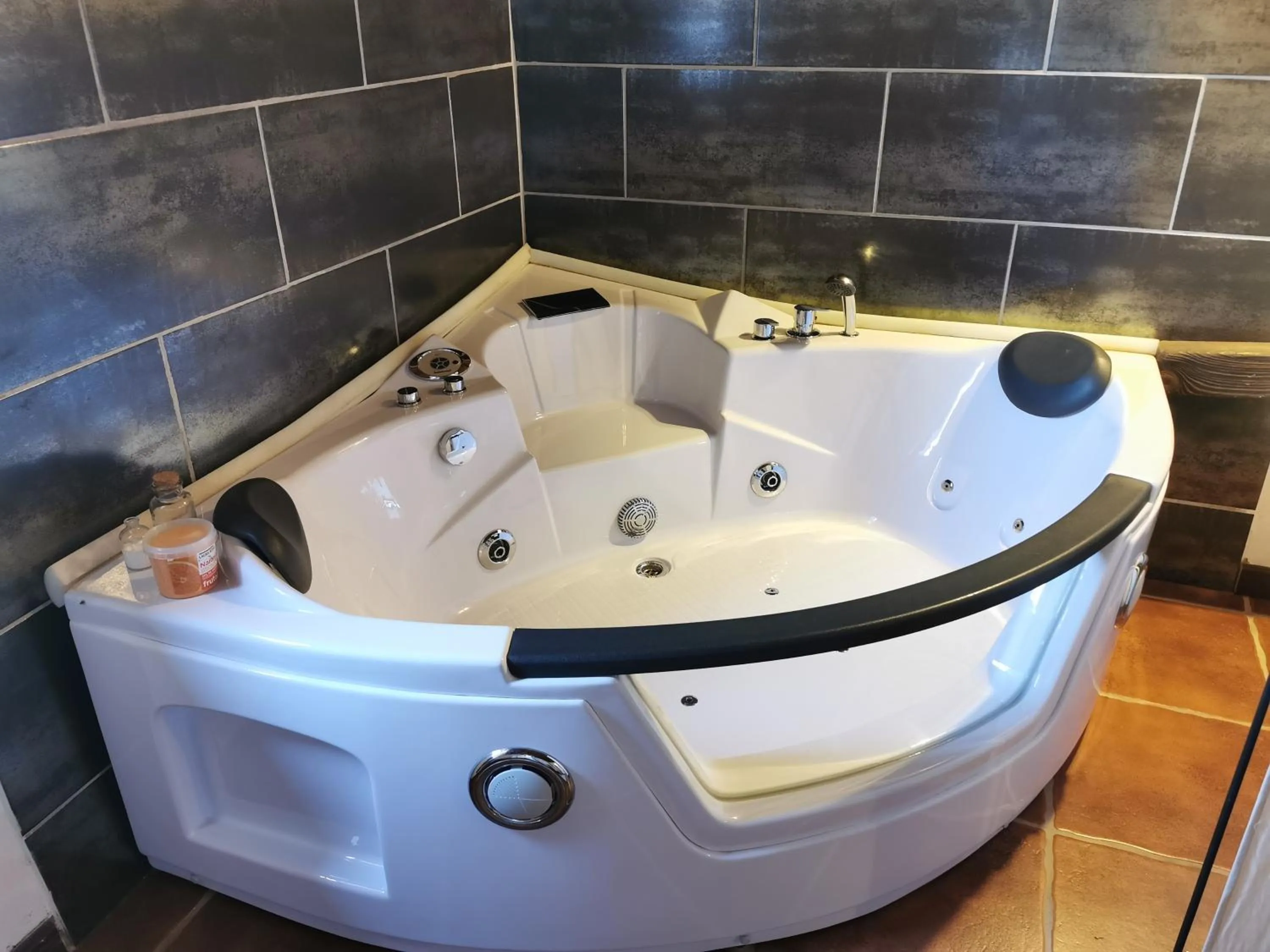 Hot Tub in Villa Cecilio