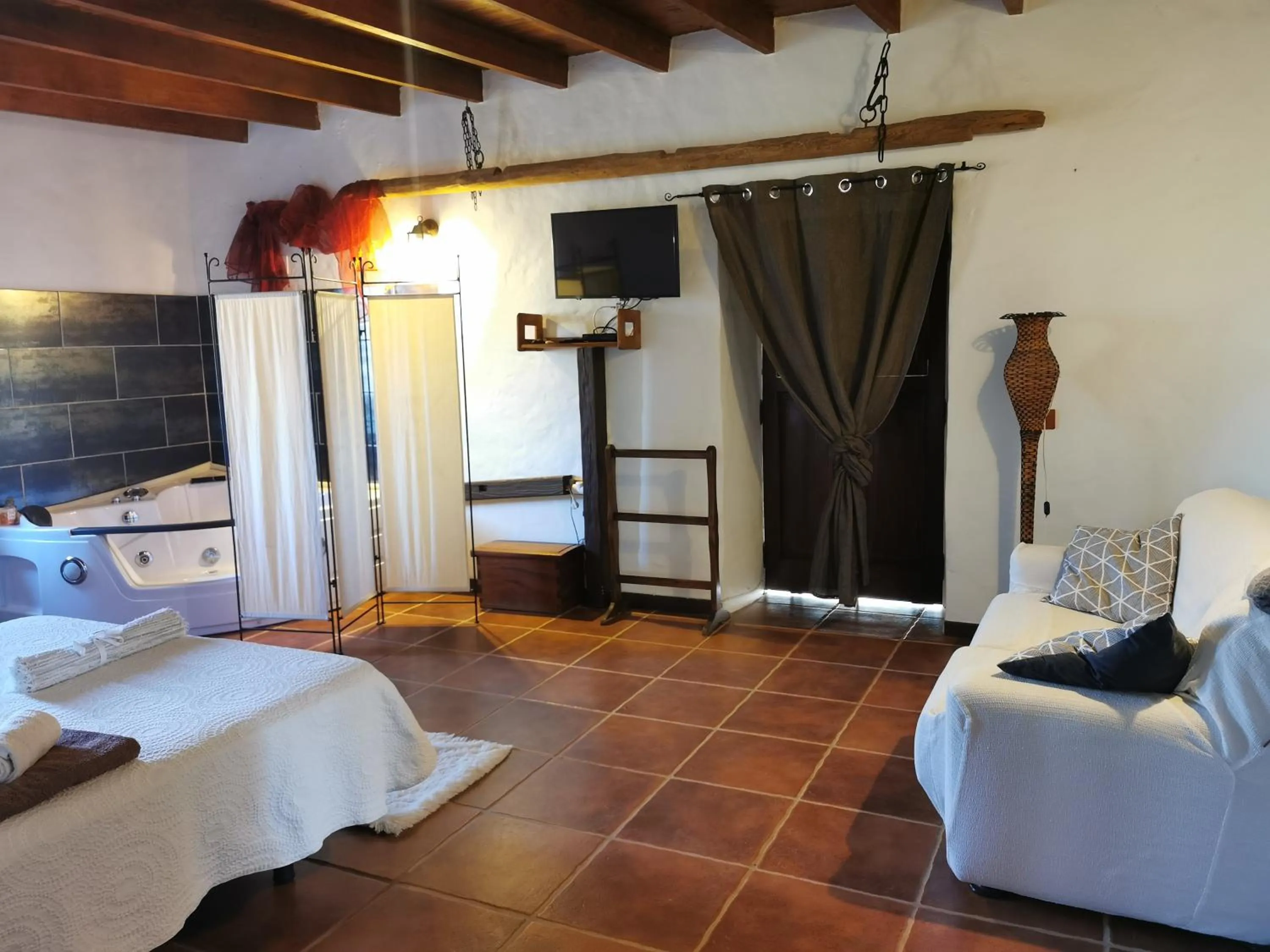 Decorative detail, Bed in Villa Cecilio