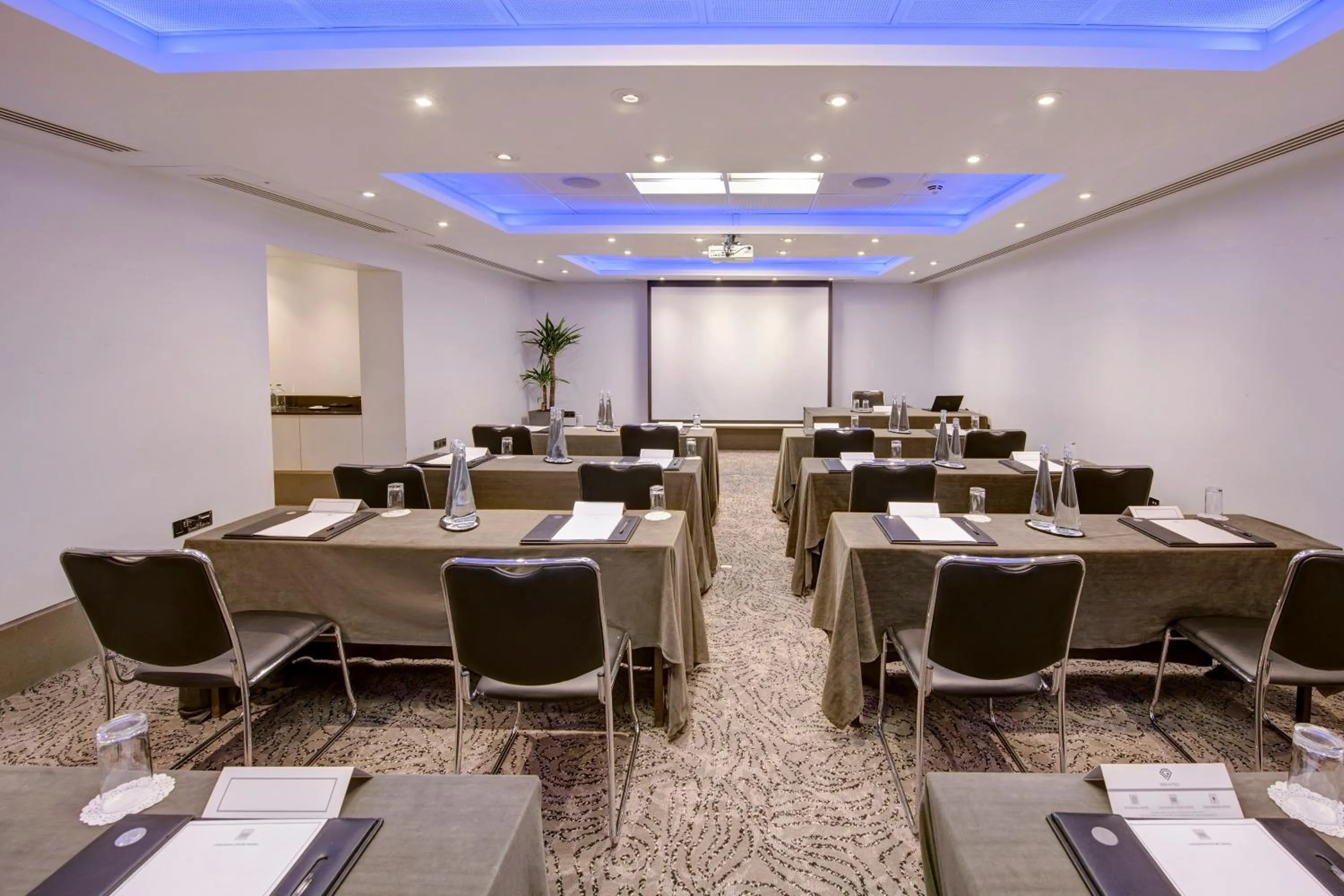 Meeting/conference room in Gem Langham Court Hotel