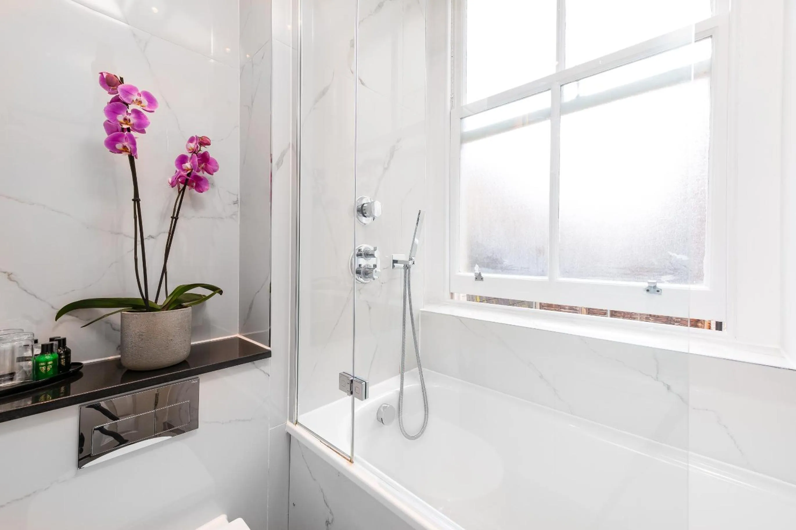 Bathroom in Gem Langham Court Hotel