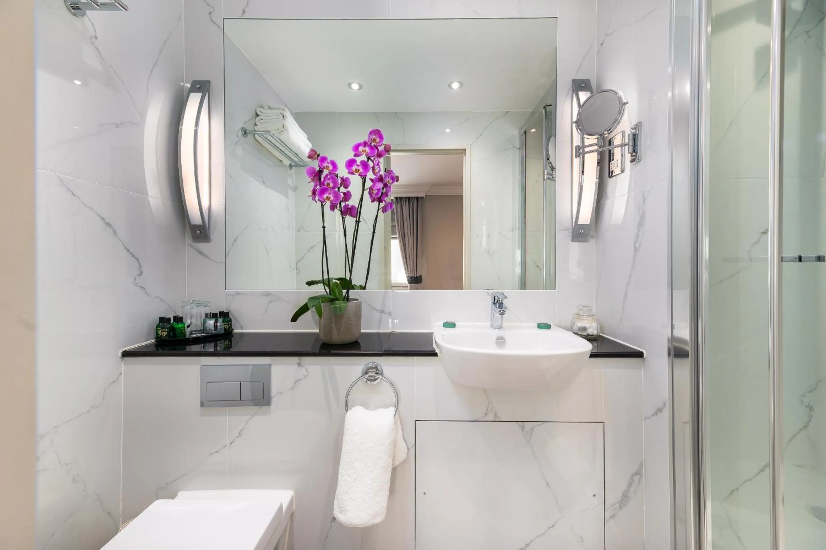 Bathroom in Gem Langham Court Hotel